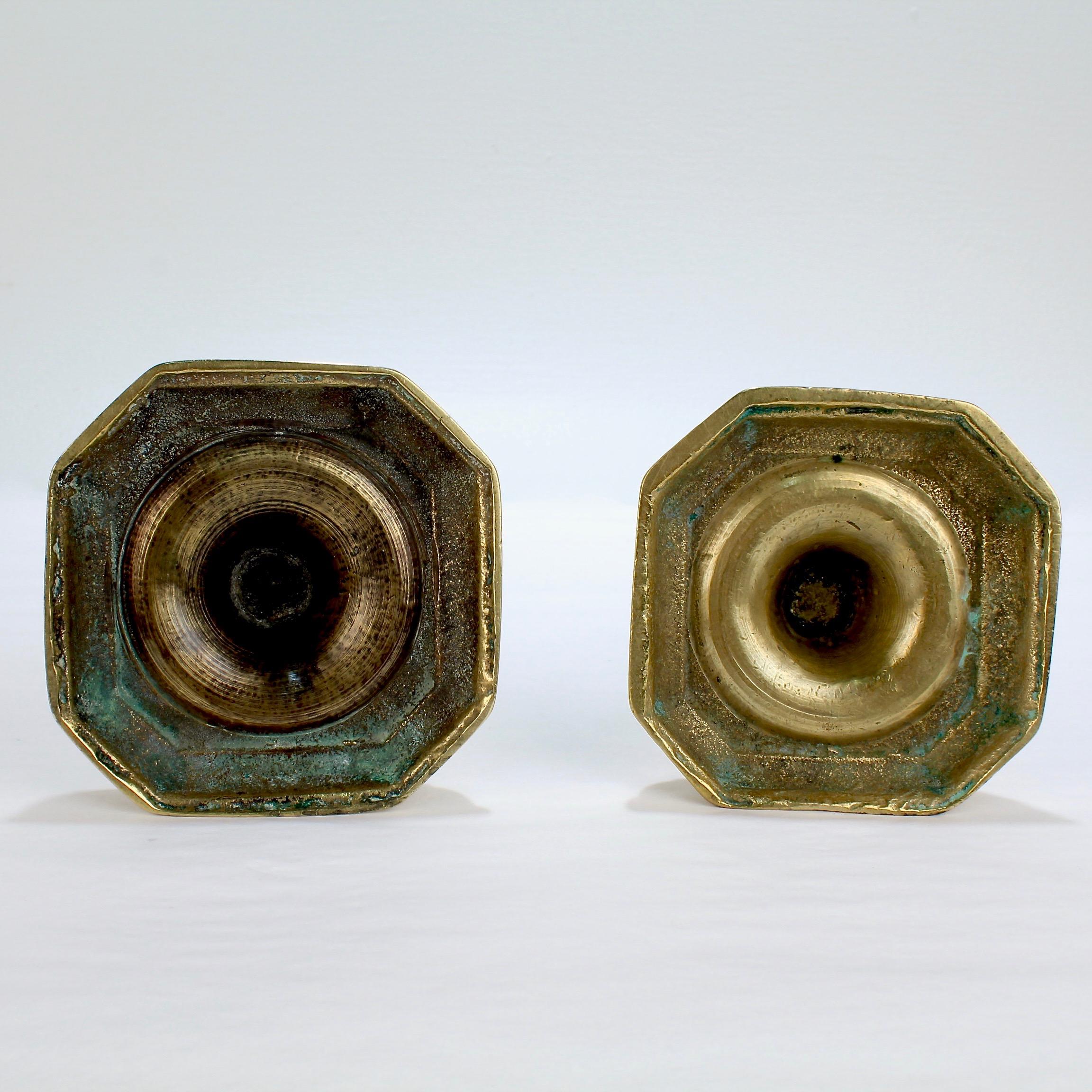 Pair of Early 18th Century French or English Faceted Brass Candlesticks For Sale 2