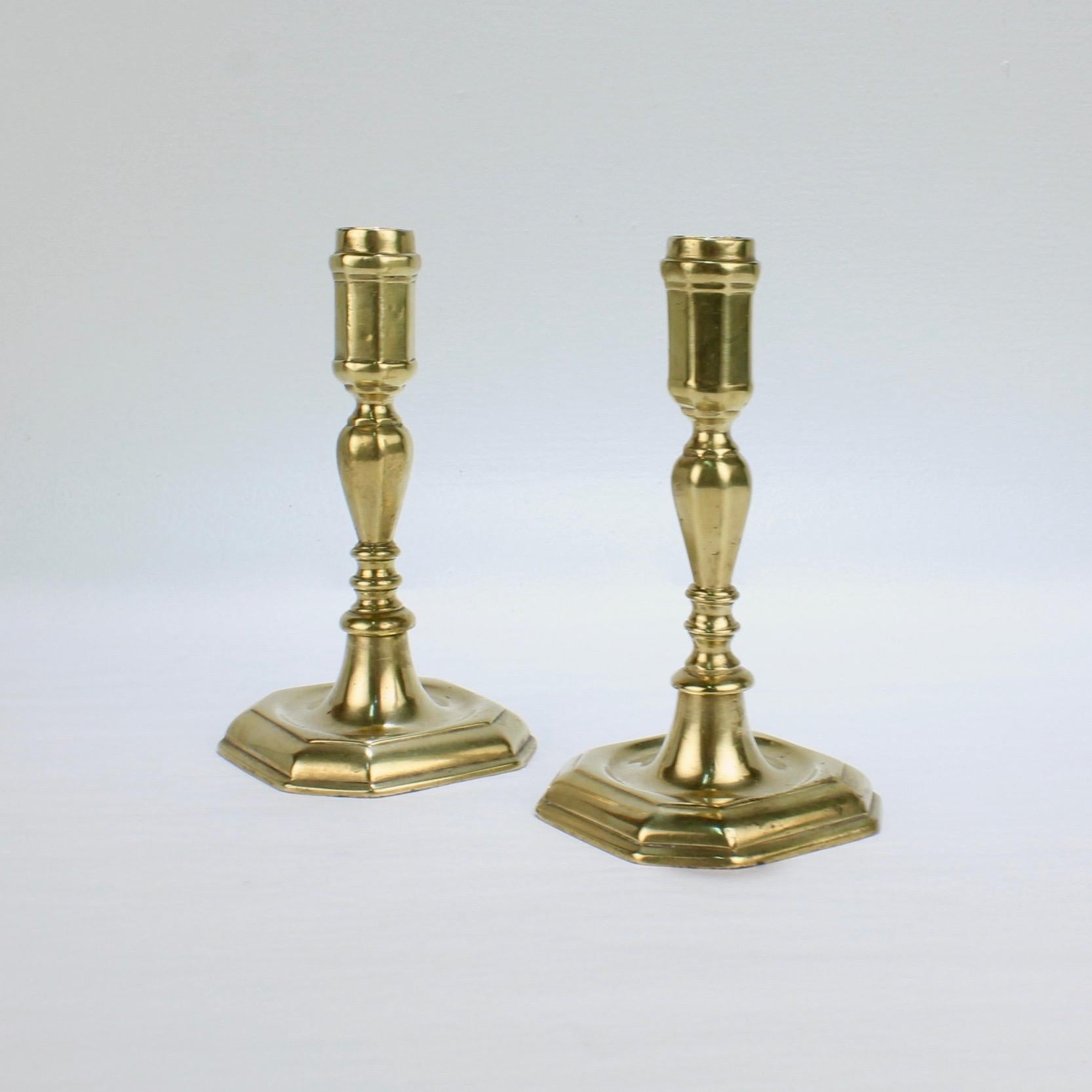 Pair of Early 18th Century French or English Faceted Brass Candlesticks In Good Condition For Sale In Philadelphia, PA