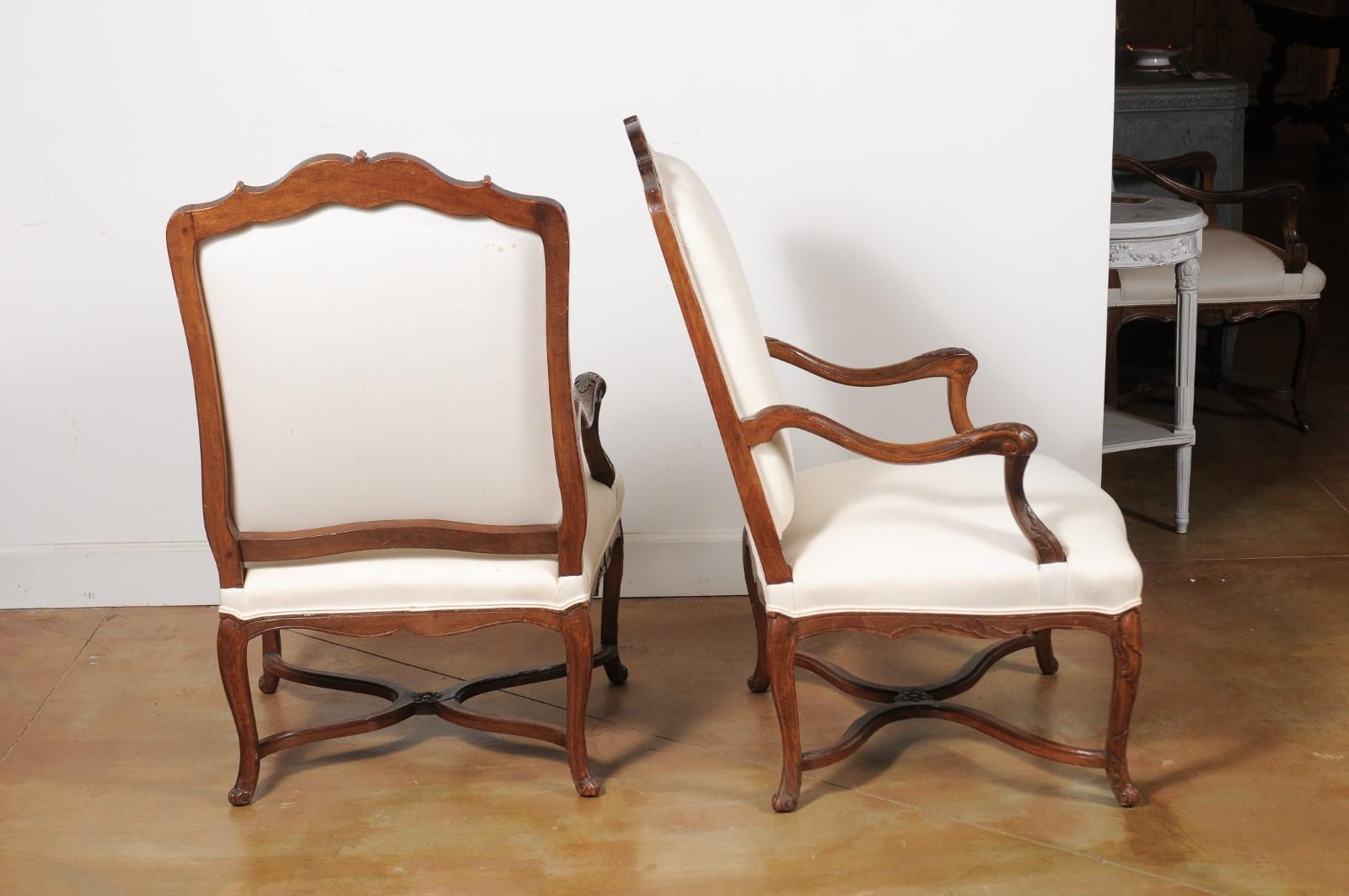 18th Century and Earlier Pair of Early 18th Century French Régence Walnut Armchairs with New Upholstery