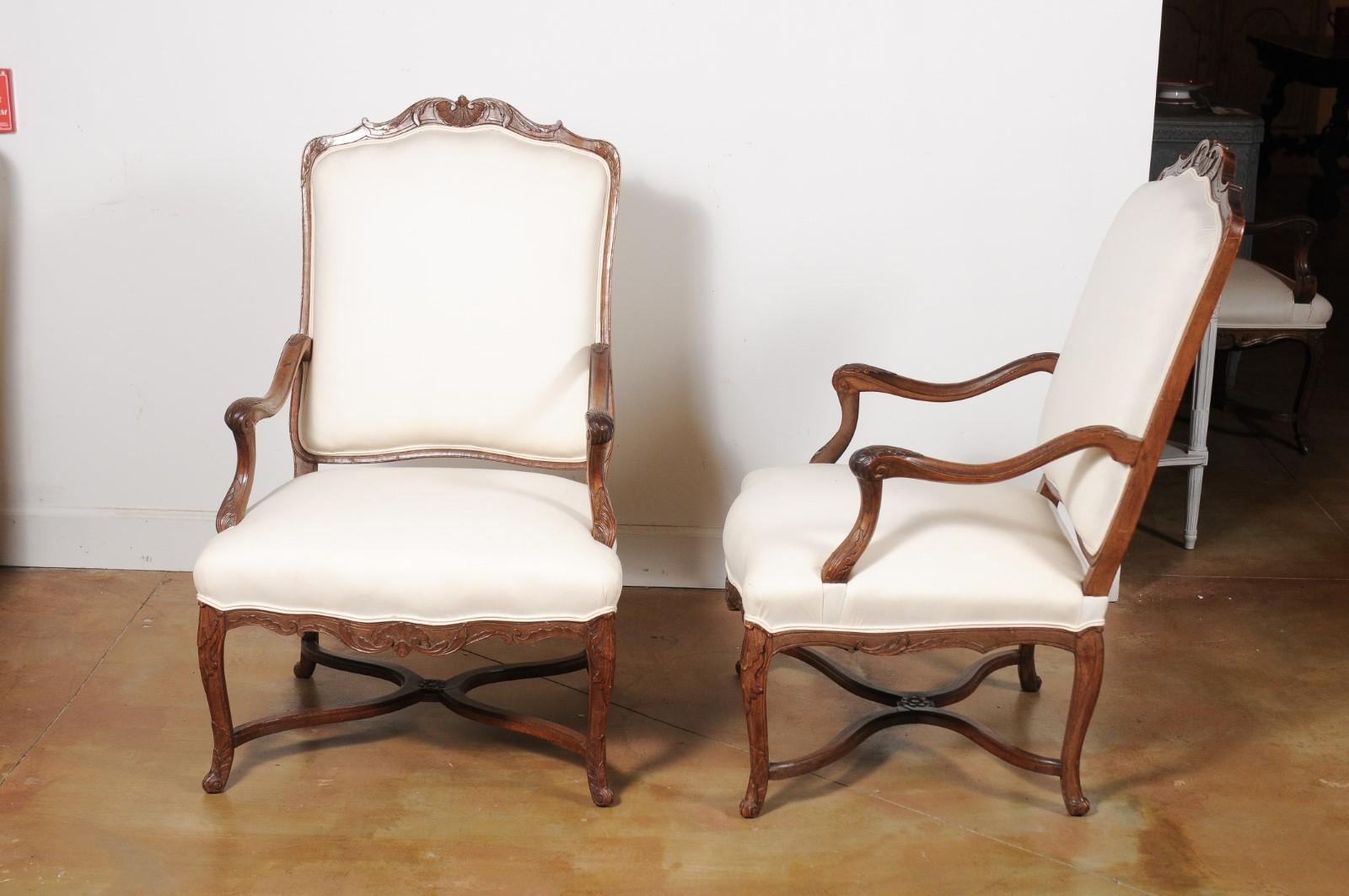 Pair of Early 18th Century French Régence Walnut Armchairs with New Upholstery 2