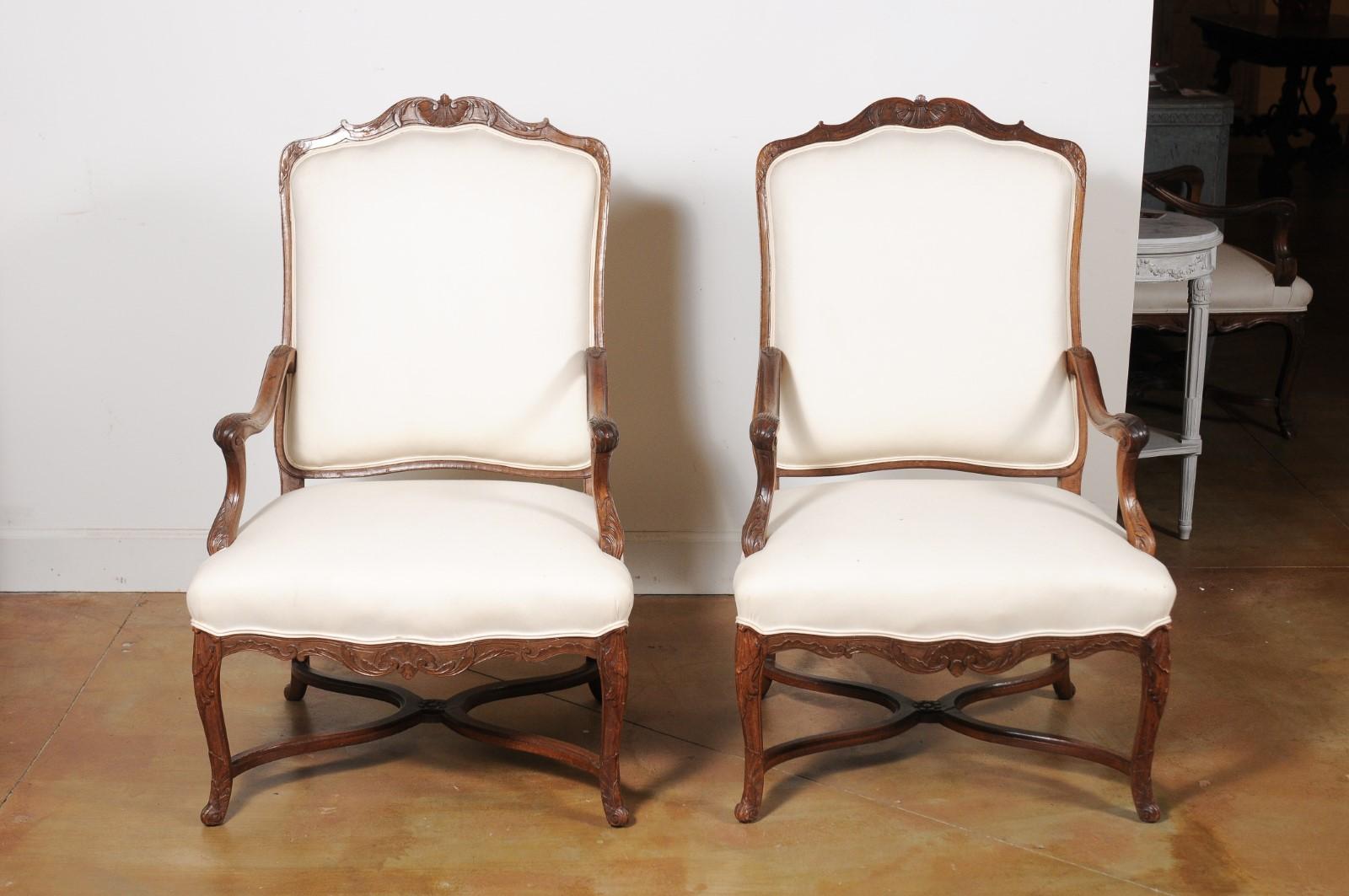 Pair of Early 18th Century French Régence Walnut Armchairs with New Upholstery 3