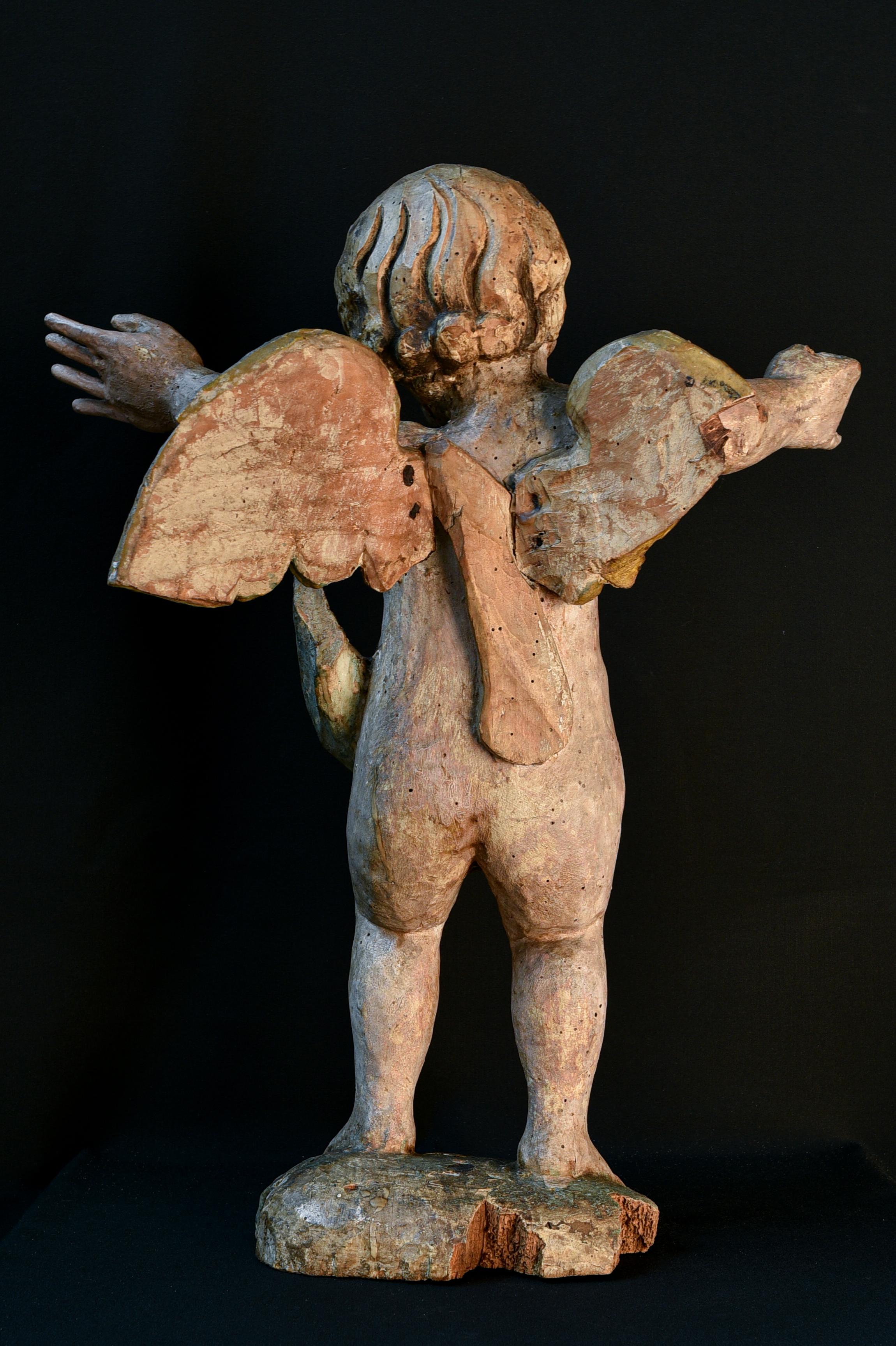 Pair of early 18th century Italian cherubs in polychrome wood For Sale 4