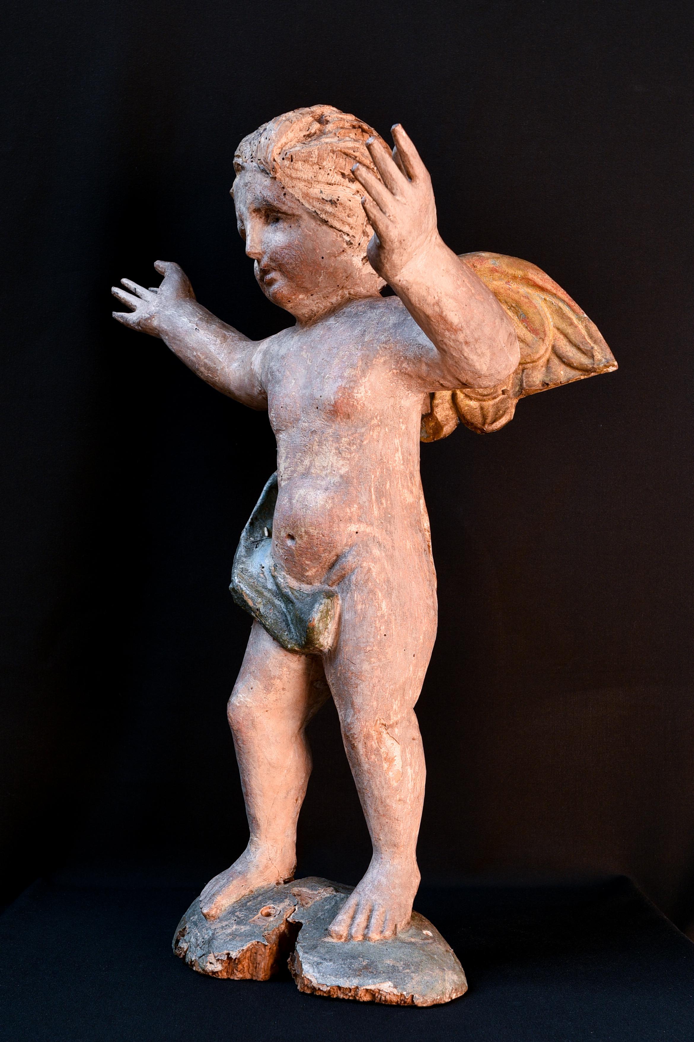Pair of early 18th century Italian cherubs in polychrome wood In Distressed Condition For Sale In Oostende, BE