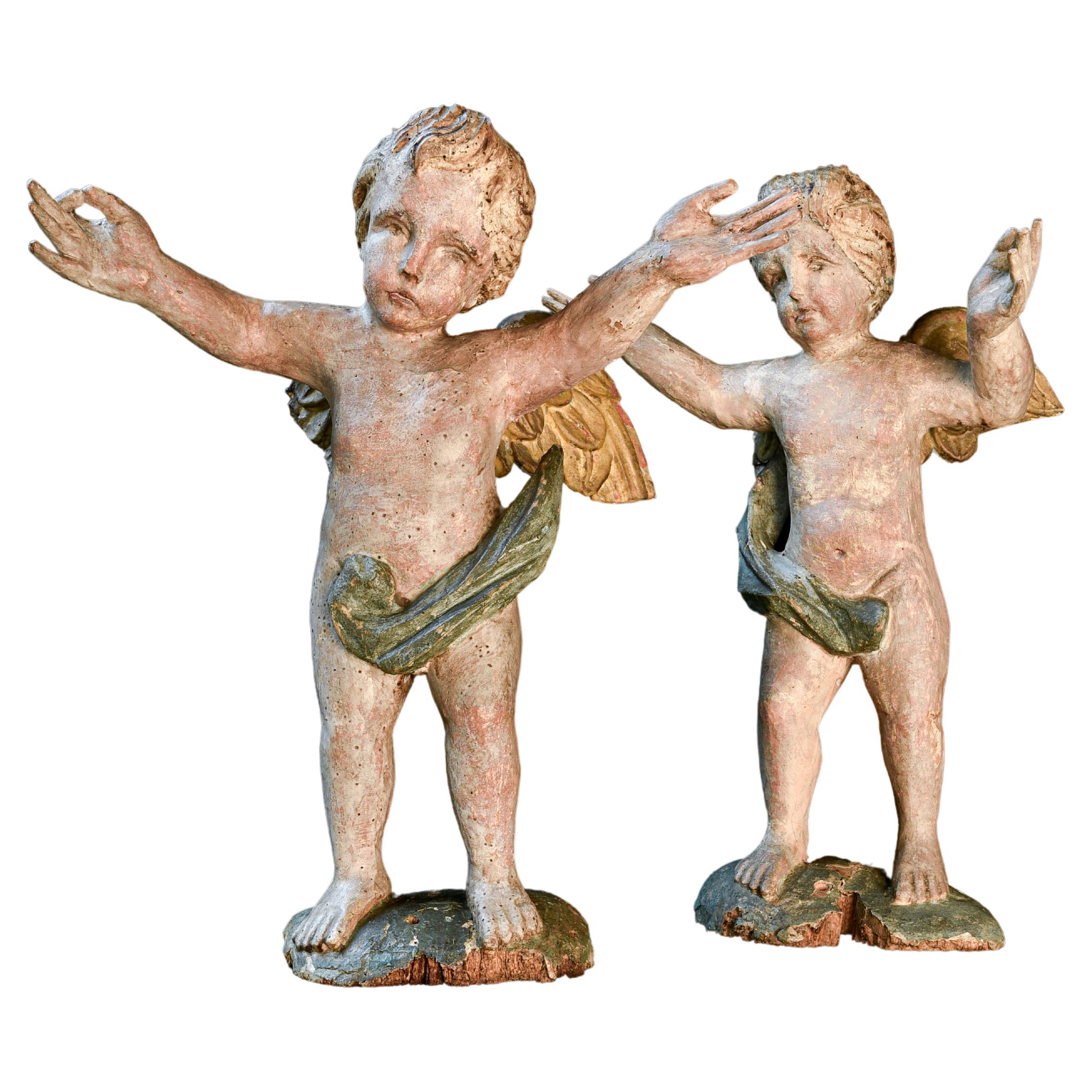 Pair of early 18th century Italian cherubs in polychrome wood For Sale