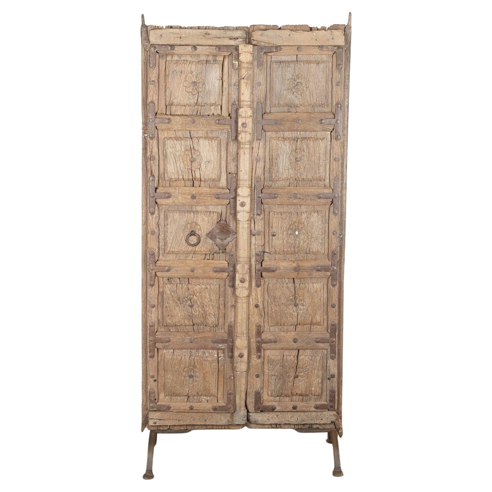 Pareja de puertas españolas de principios del siglo XVIII