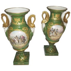 Paire de vases Napoléoniens en porcelaine de Sèvres du début du 19ème siècle