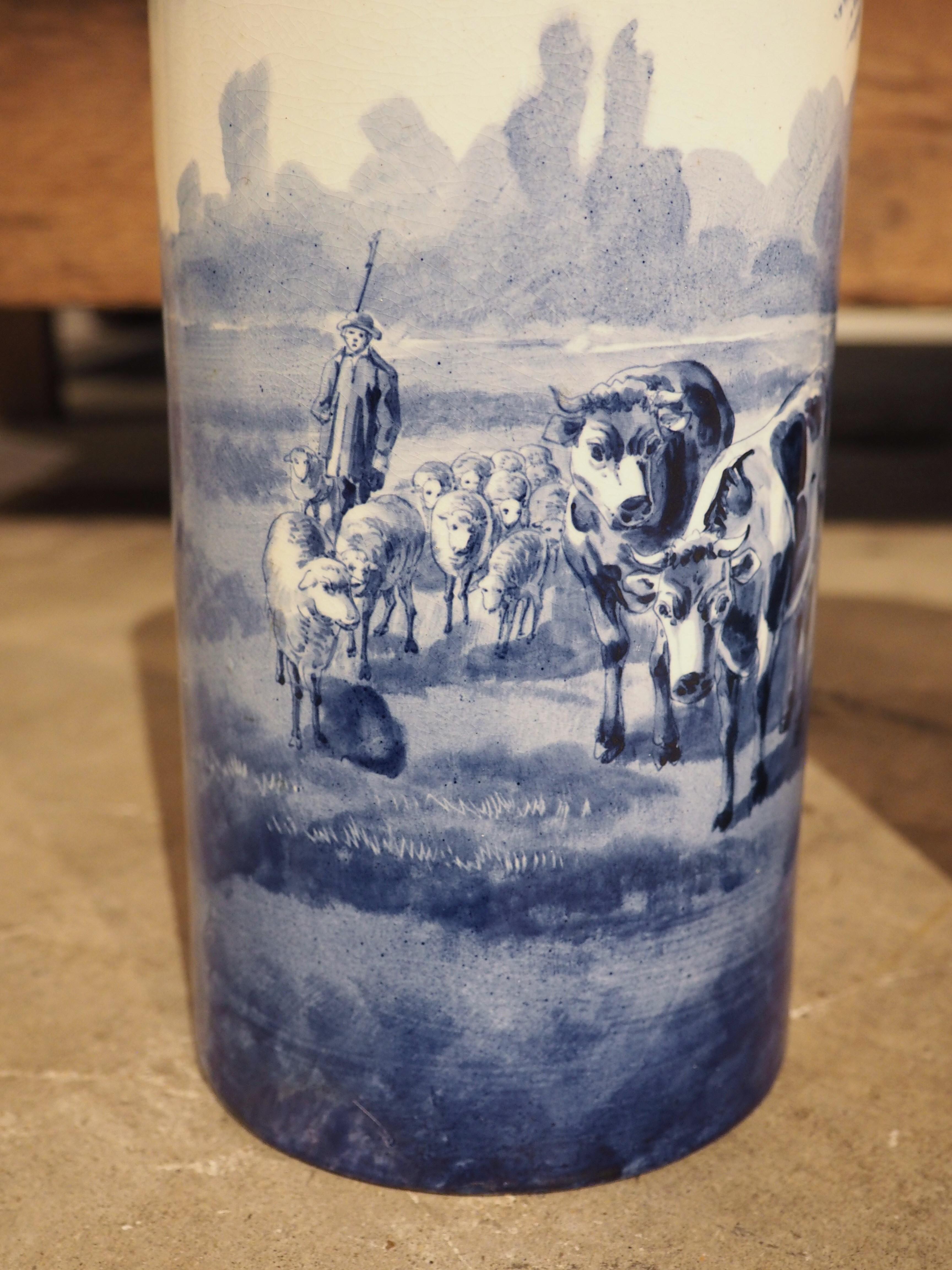 Paire de vases cylindriques bleu cobalt et blanc du début des années 1900 en provenance de Hollande en vente 8