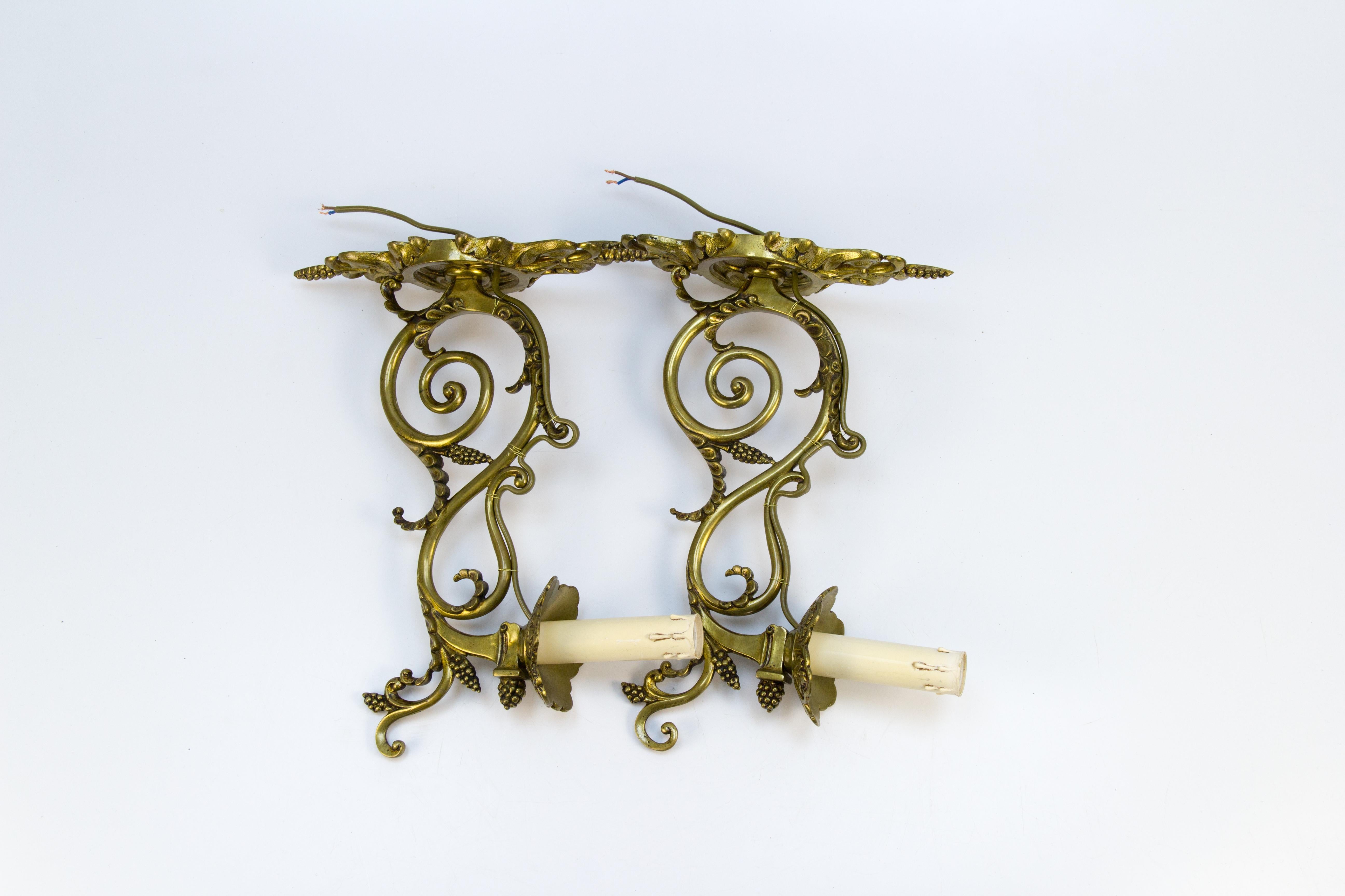 Pair of Louis XVI Style French Bronze Wall Lights, Early 1900s For Sale 6
