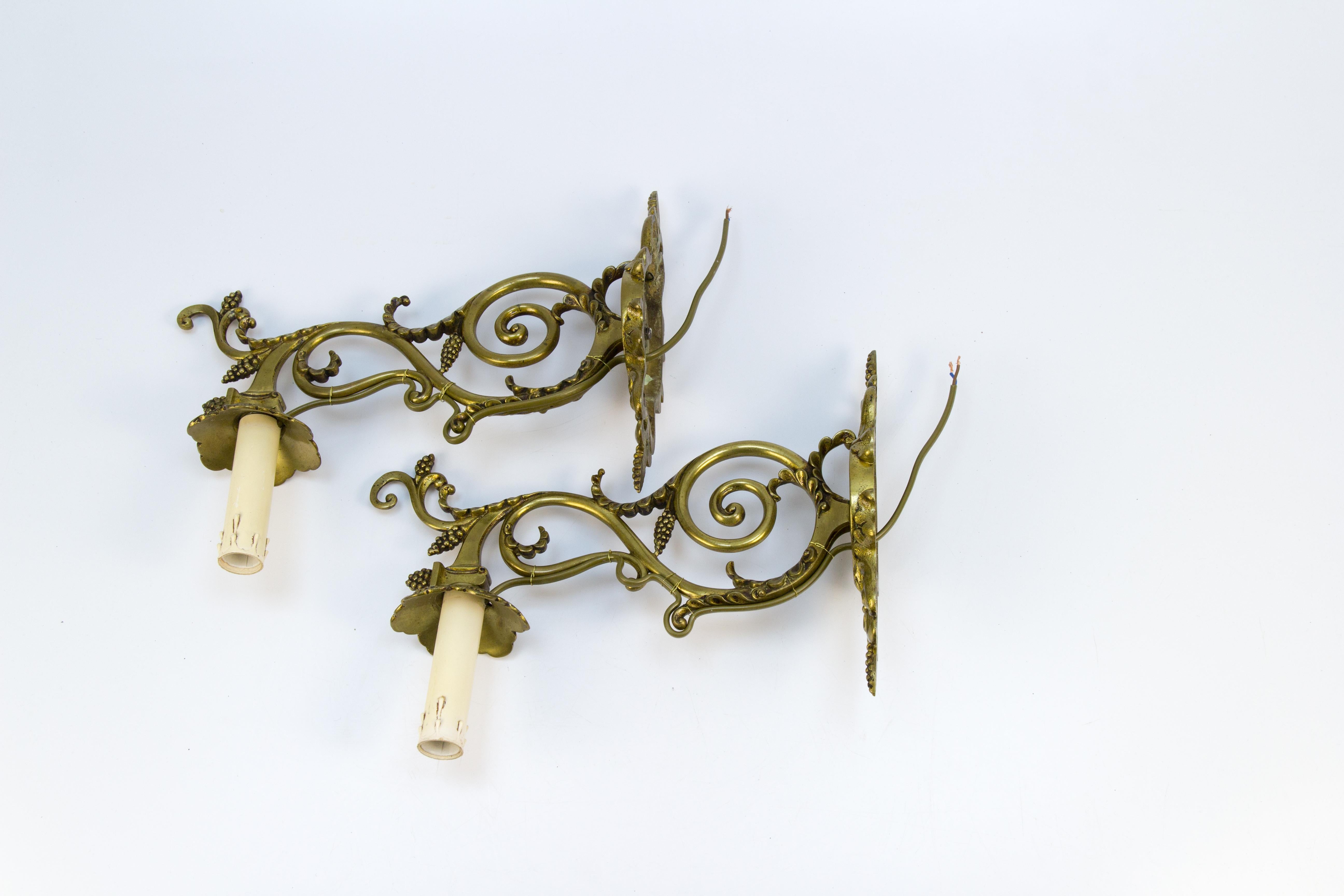 Pair of Louis XVI Style French Bronze Wall Lights, Early 1900s For Sale 8