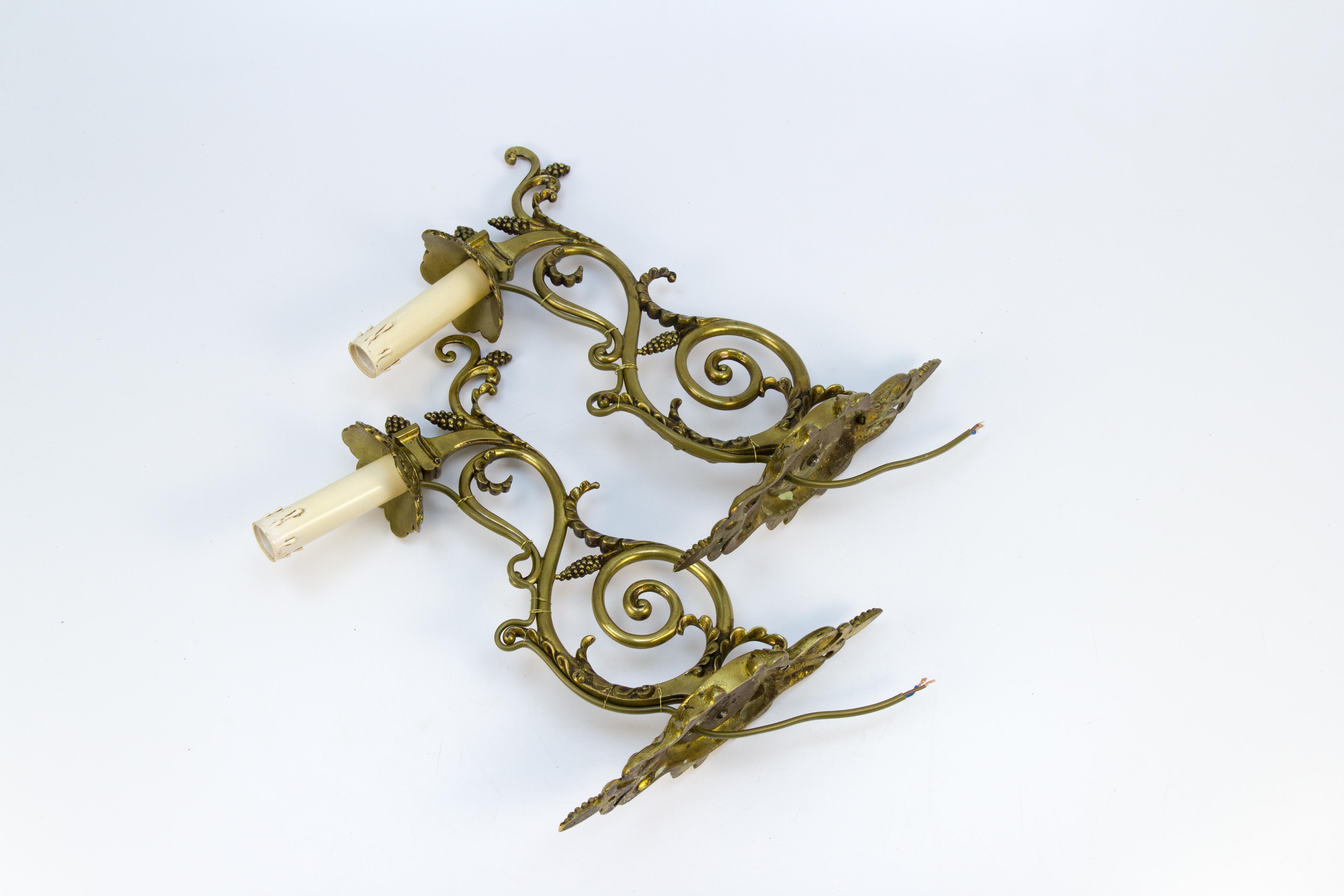 Pair of Louis XVI Style French Bronze Wall Lights, Early 1900s For Sale 9