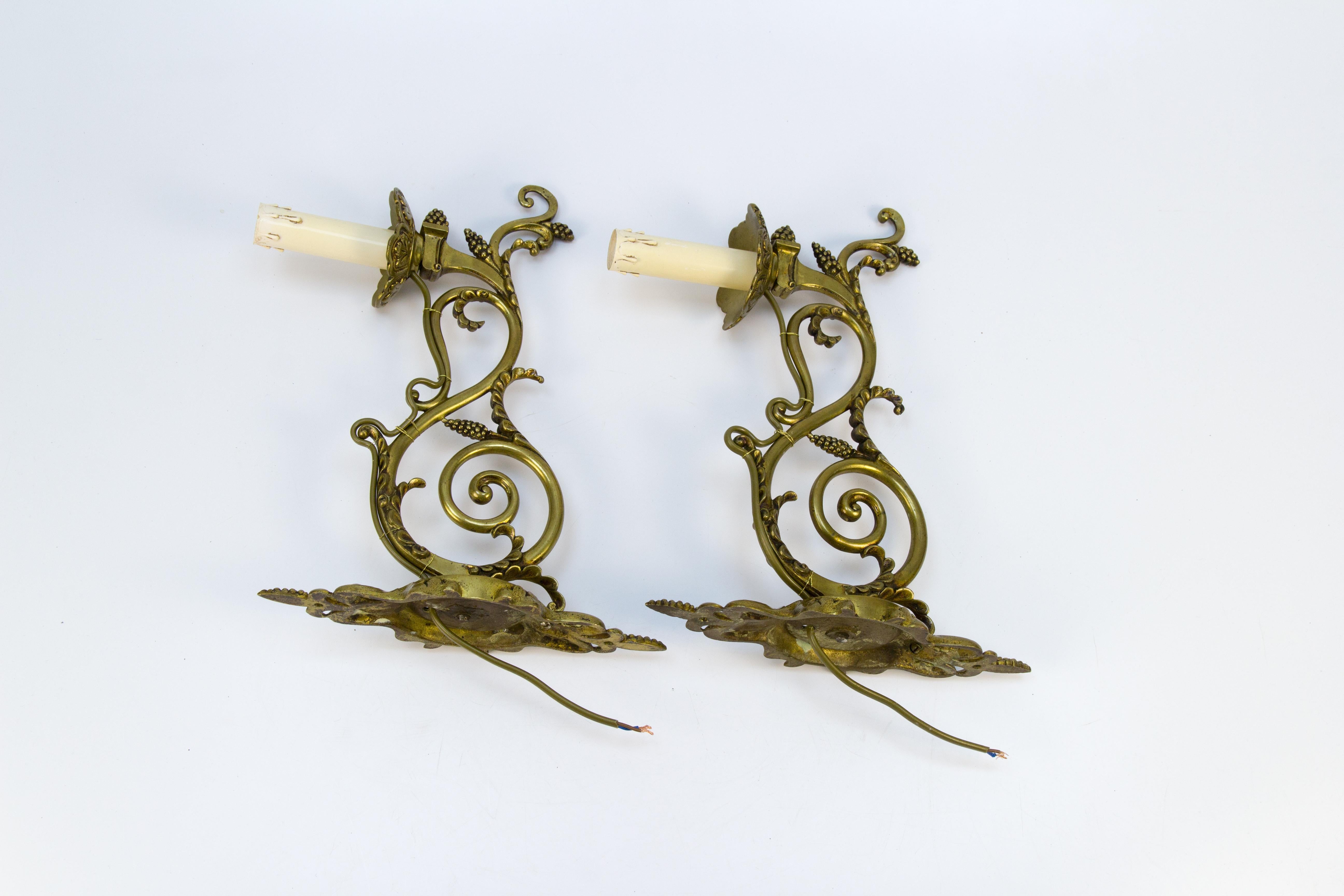 Pair of Louis XVI Style French Bronze Wall Lights, Early 1900s For Sale 10