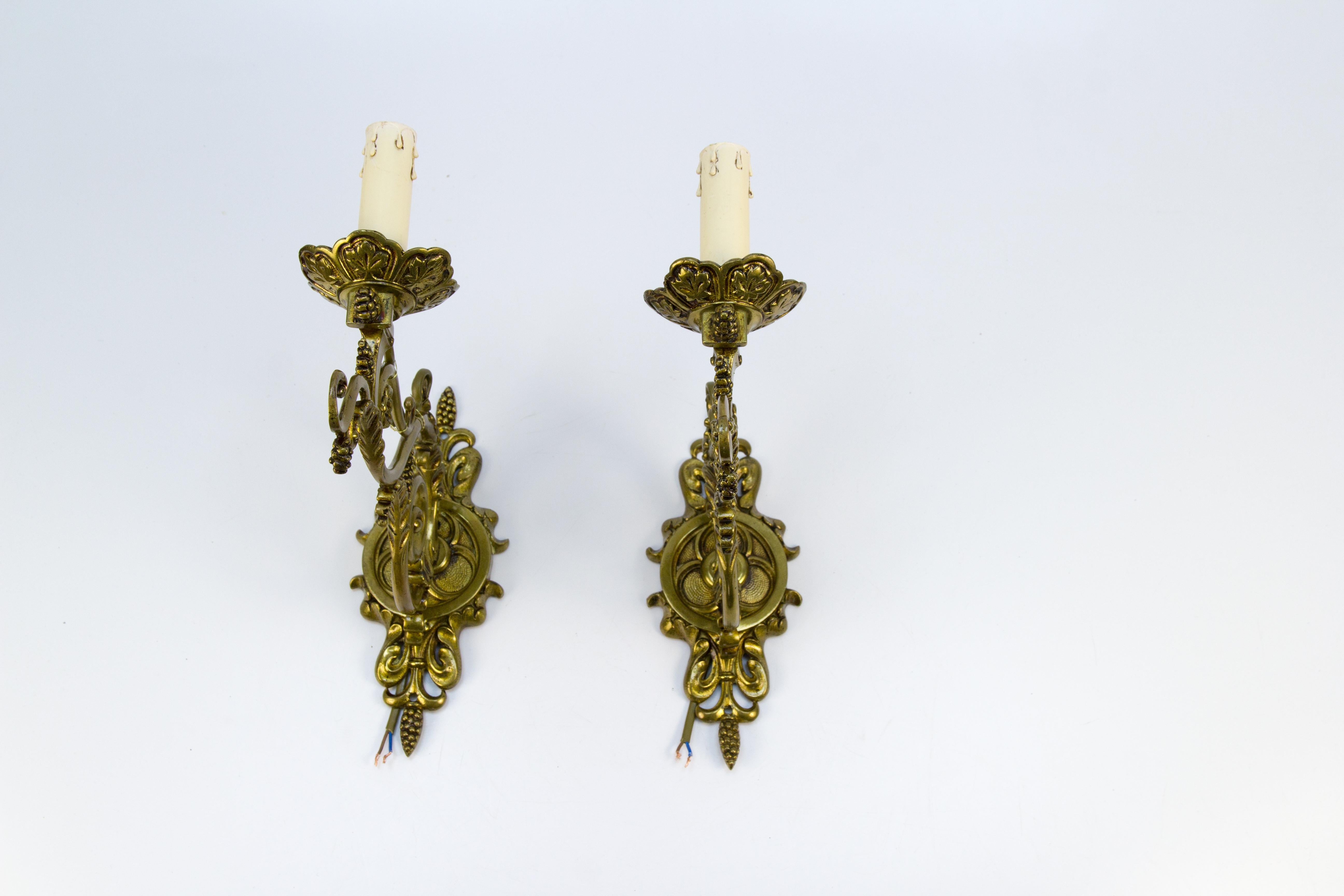 Pair of Louis XVI Style French Bronze Wall Lights, Early 1900s For Sale 12