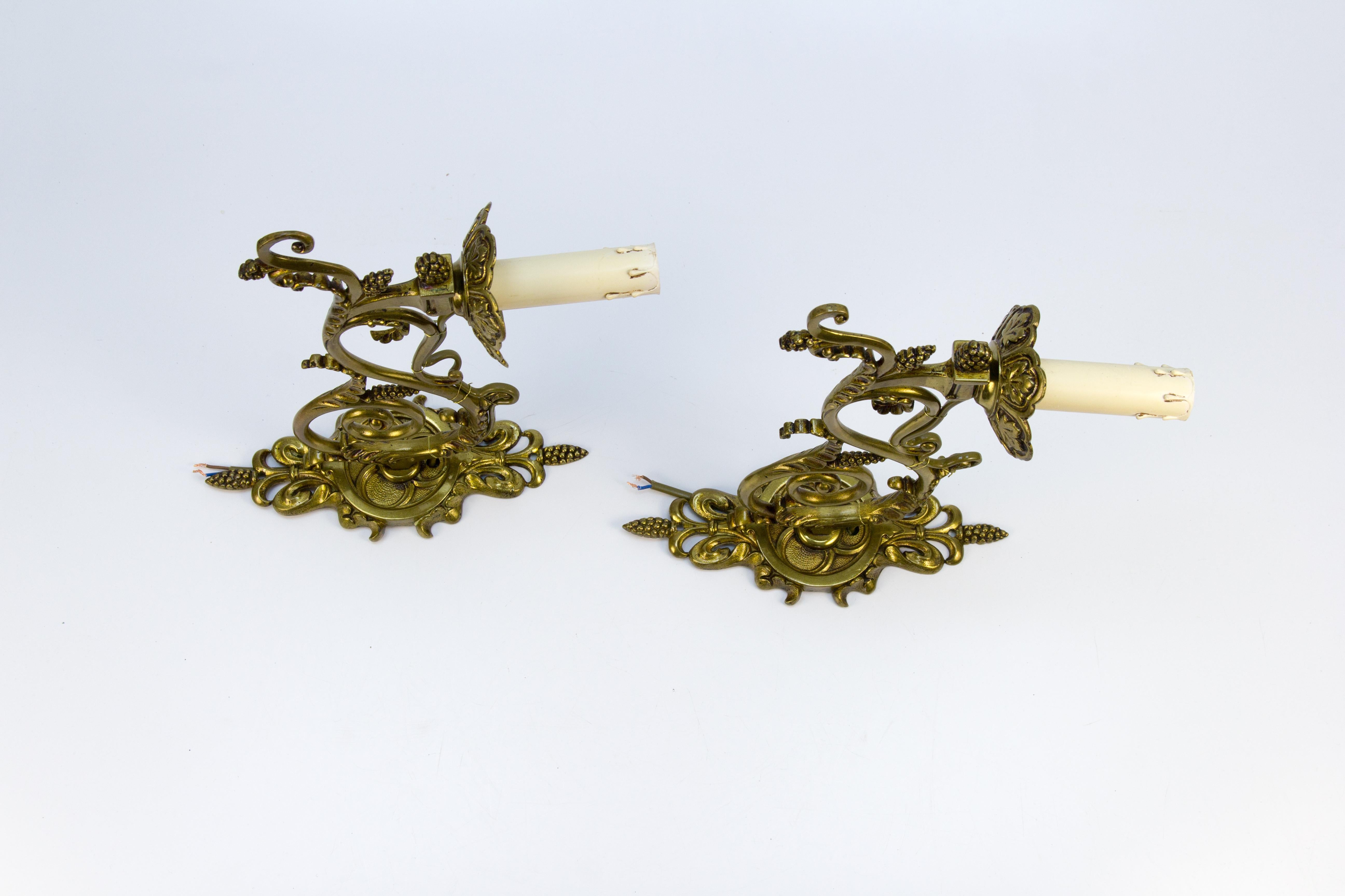 Pair of Louis XVI Style French Bronze Wall Lights, Early 1900s For Sale 13