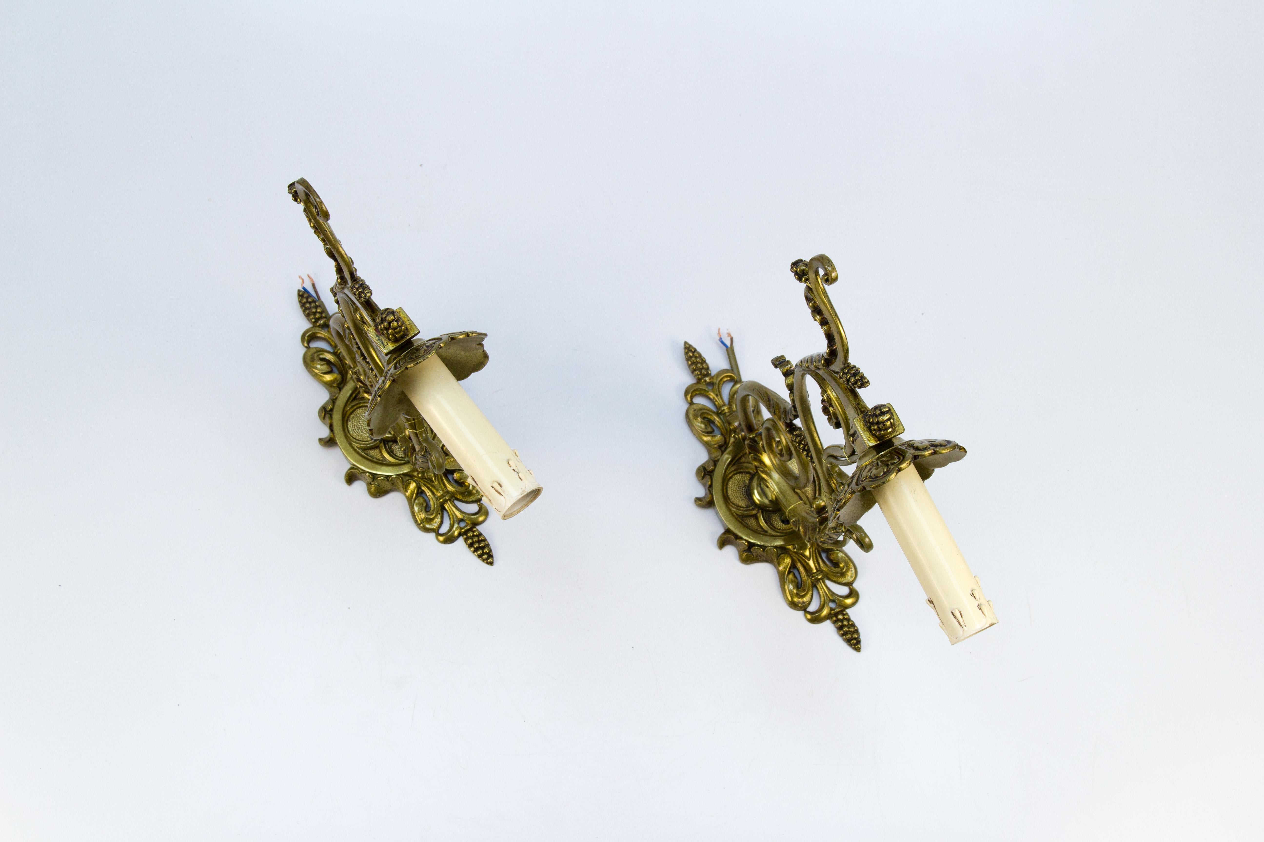 Pair of Louis XVI Style French Bronze Wall Lights, Early 1900s For Sale 14