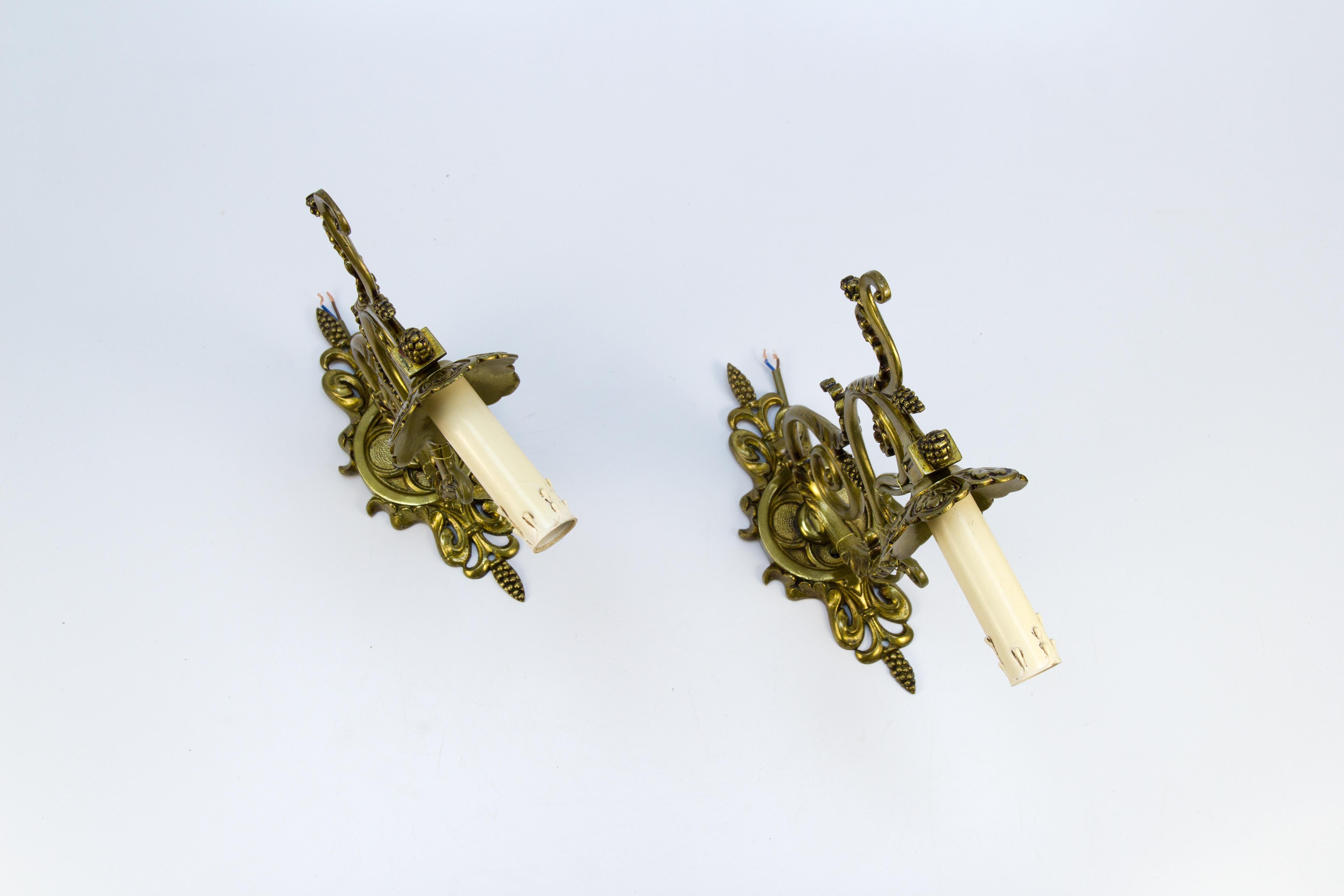 Pareja de apliques franceses de bronce estilo Luis XVI, principios del siglo XX en venta 13