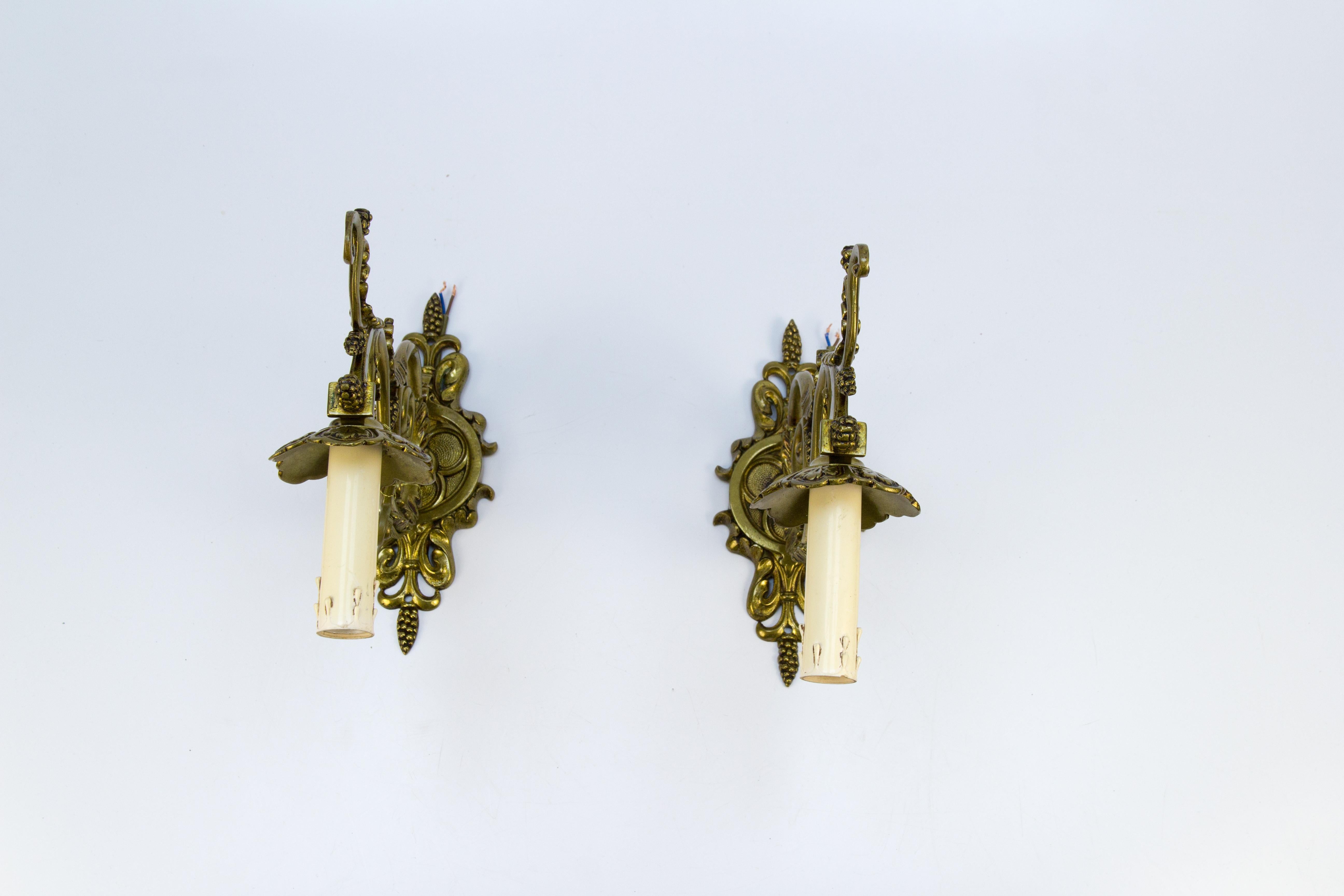 Pair of Louis XVI Style French Bronze Wall Lights, Early 1900s For Sale 15