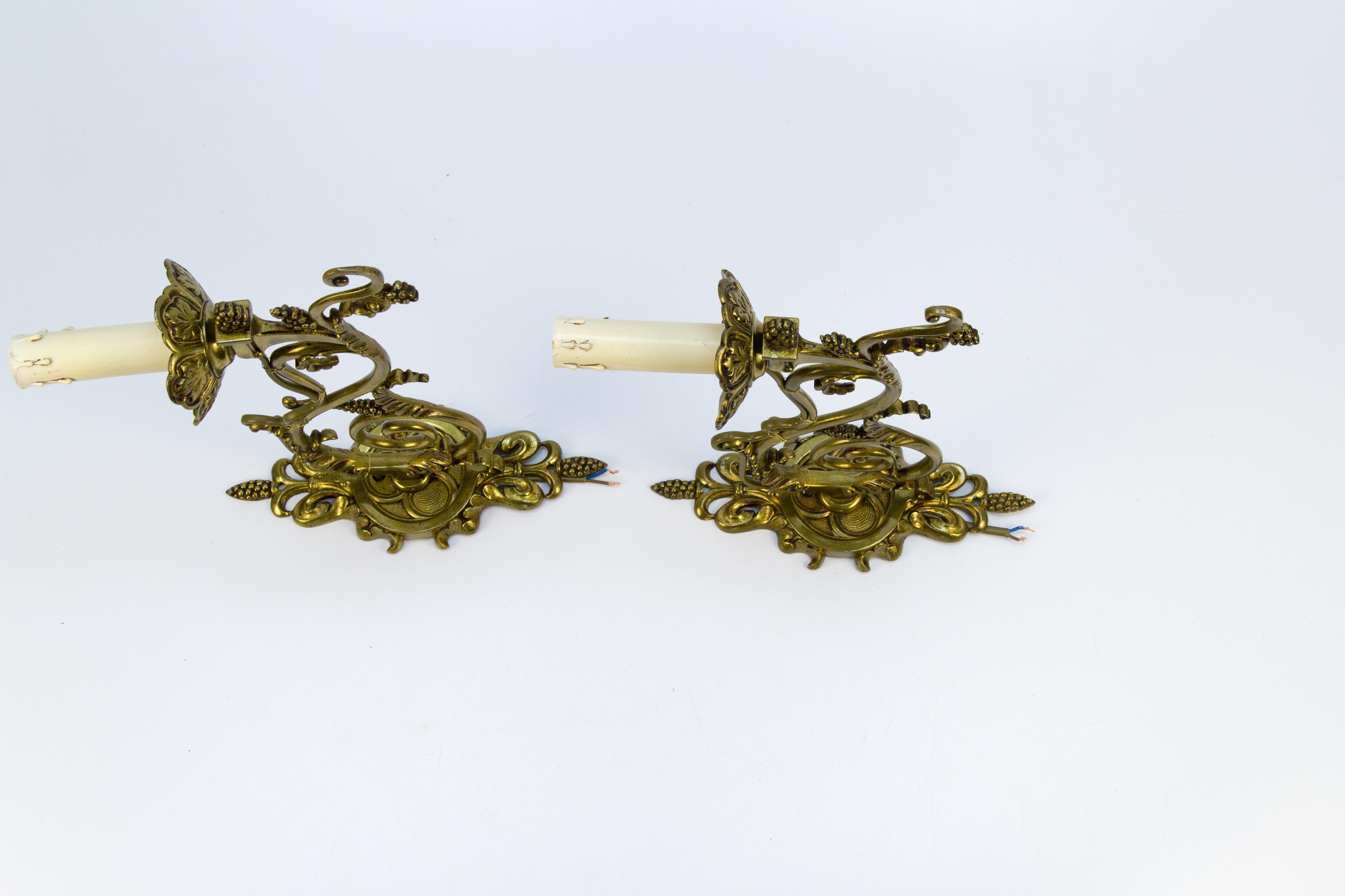 Pair of Louis XVI Style French Bronze Wall Lights, Early 1900s For Sale 16