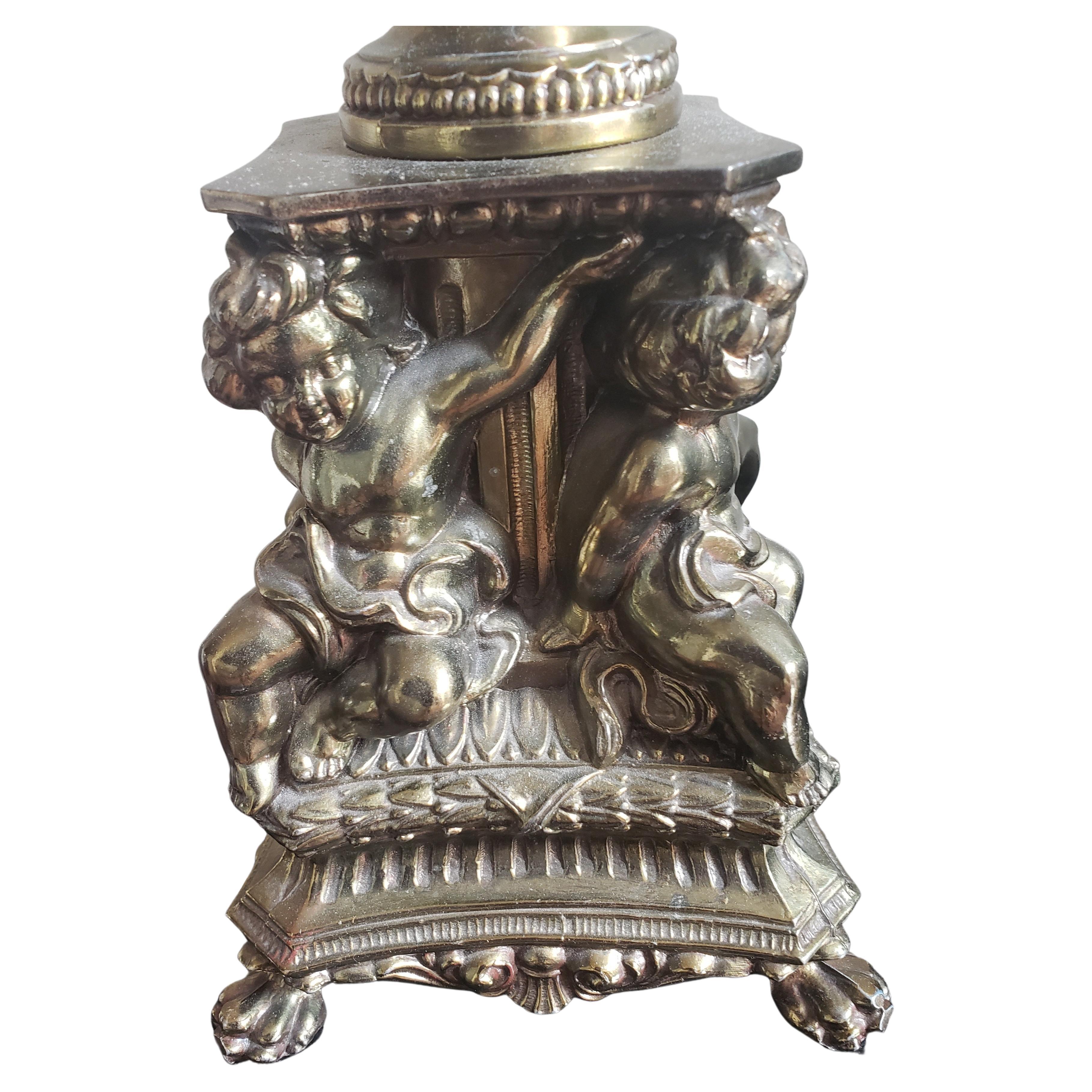Baroque Pair of Early 1900s French Gilt Metal Cherubs Column 5-light Table Lamps For Sale