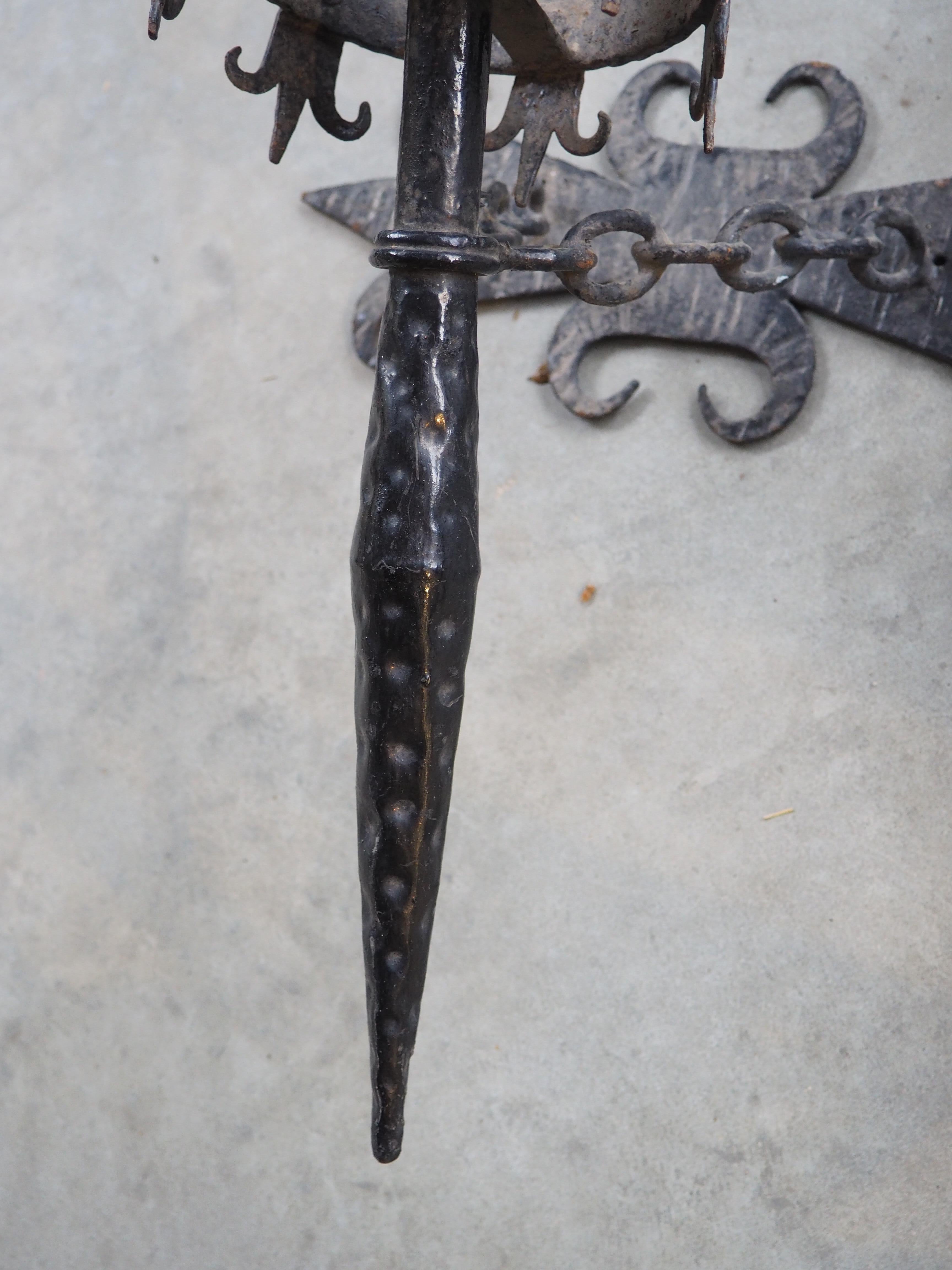 Pair of Early 1900s French Medieval Style Wrought Iron Torch Sconces In Good Condition For Sale In Dallas, TX