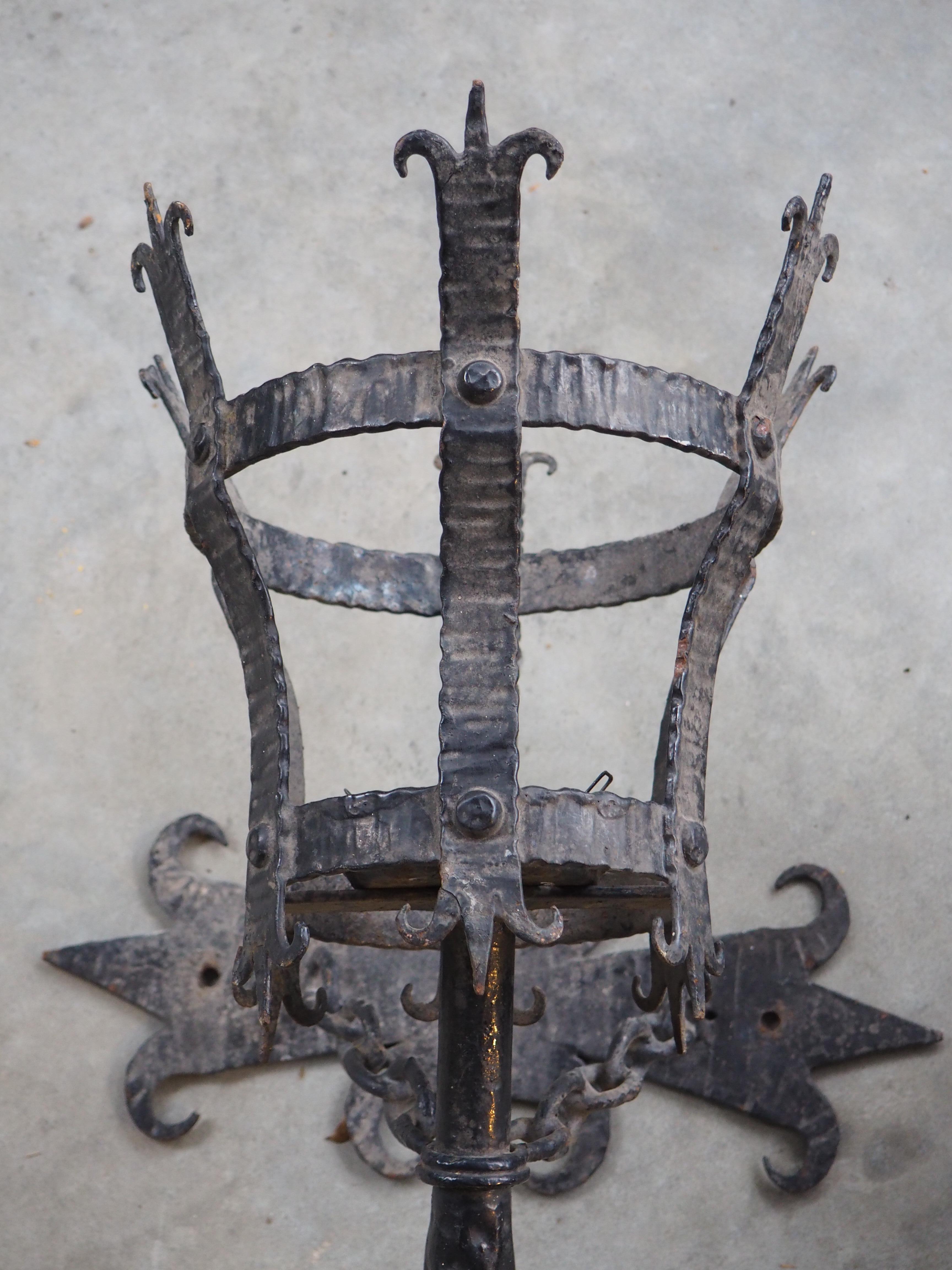 Pair of Early 1900s French Medieval Style Wrought Iron Torch Sconces For Sale 1