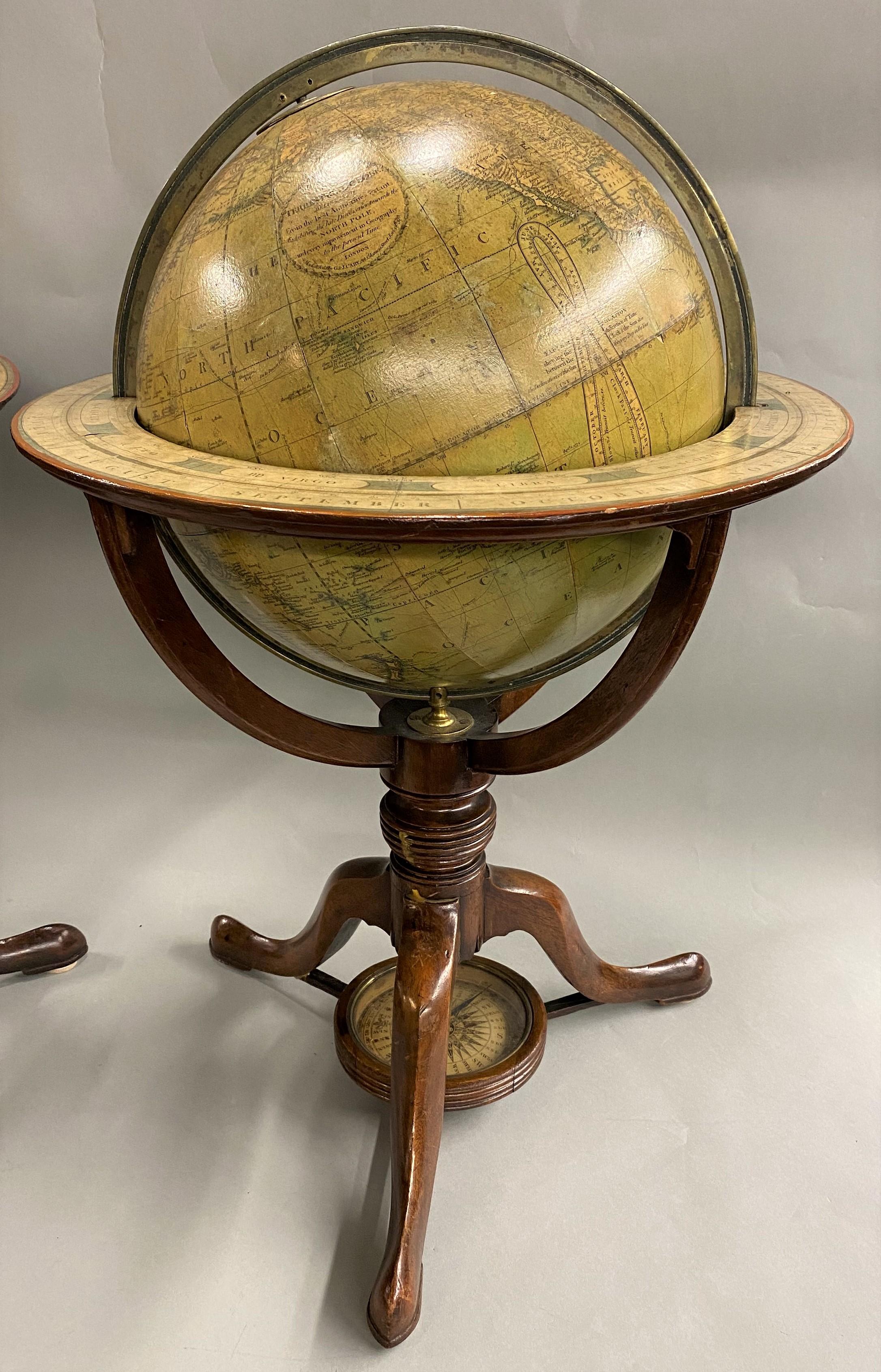 Paire de globes de table célestes et terrestres du début du 19e siècle en porcelaine sculptée en vente 2