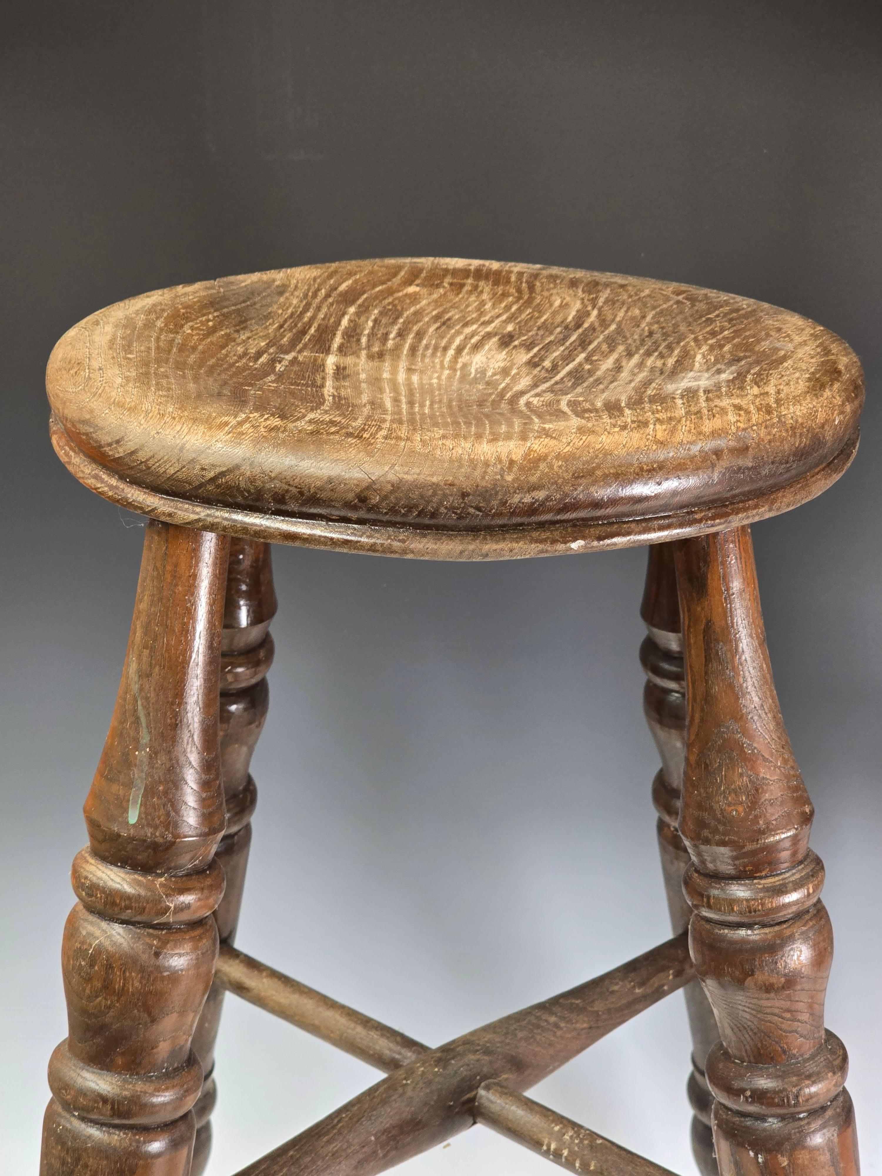 Country Paire de tabourets de traite en Oak du début du 19ème siècle. en vente