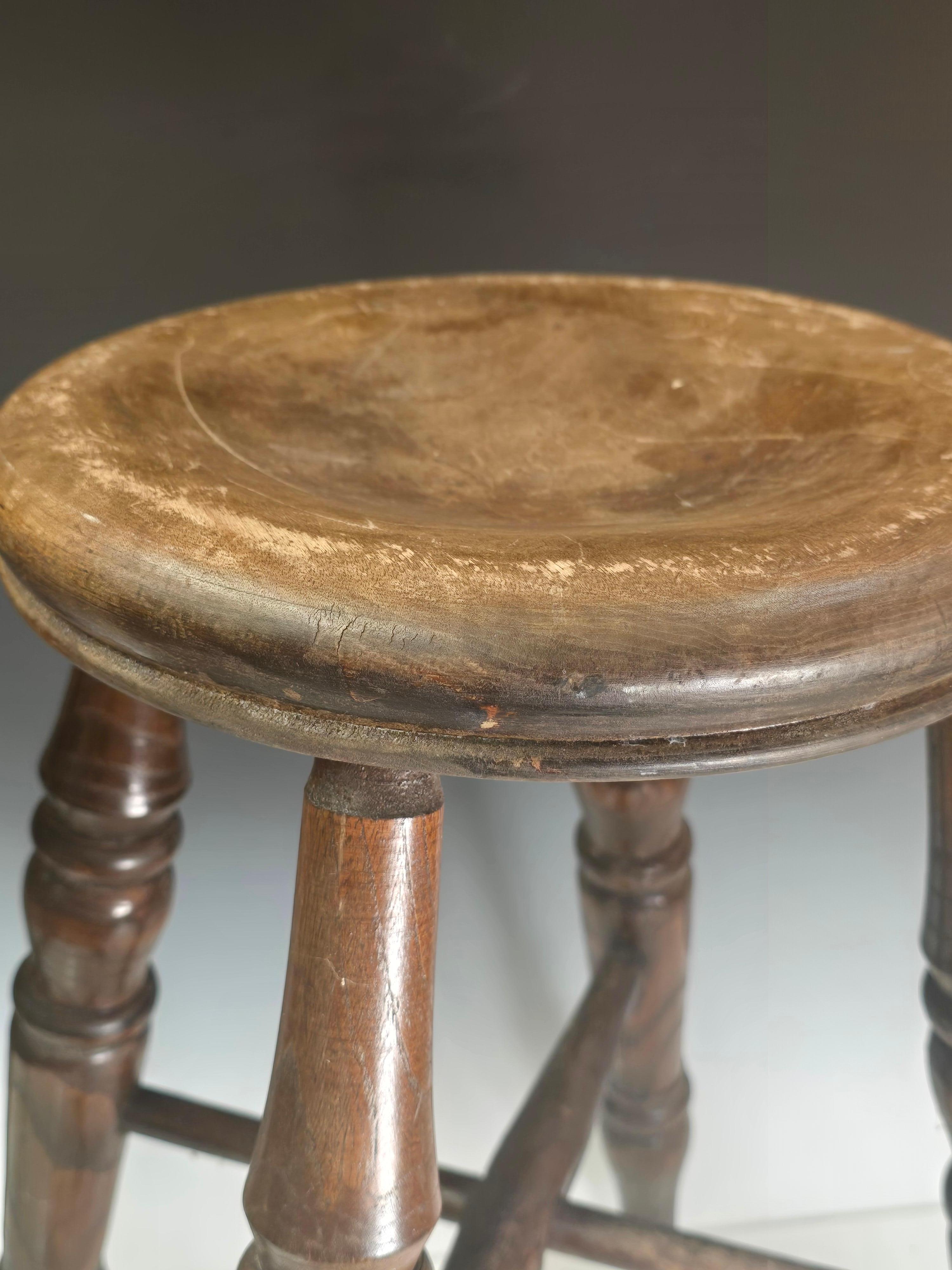 Paire de tabourets de traite en Oak du début du 19ème siècle. en vente 1