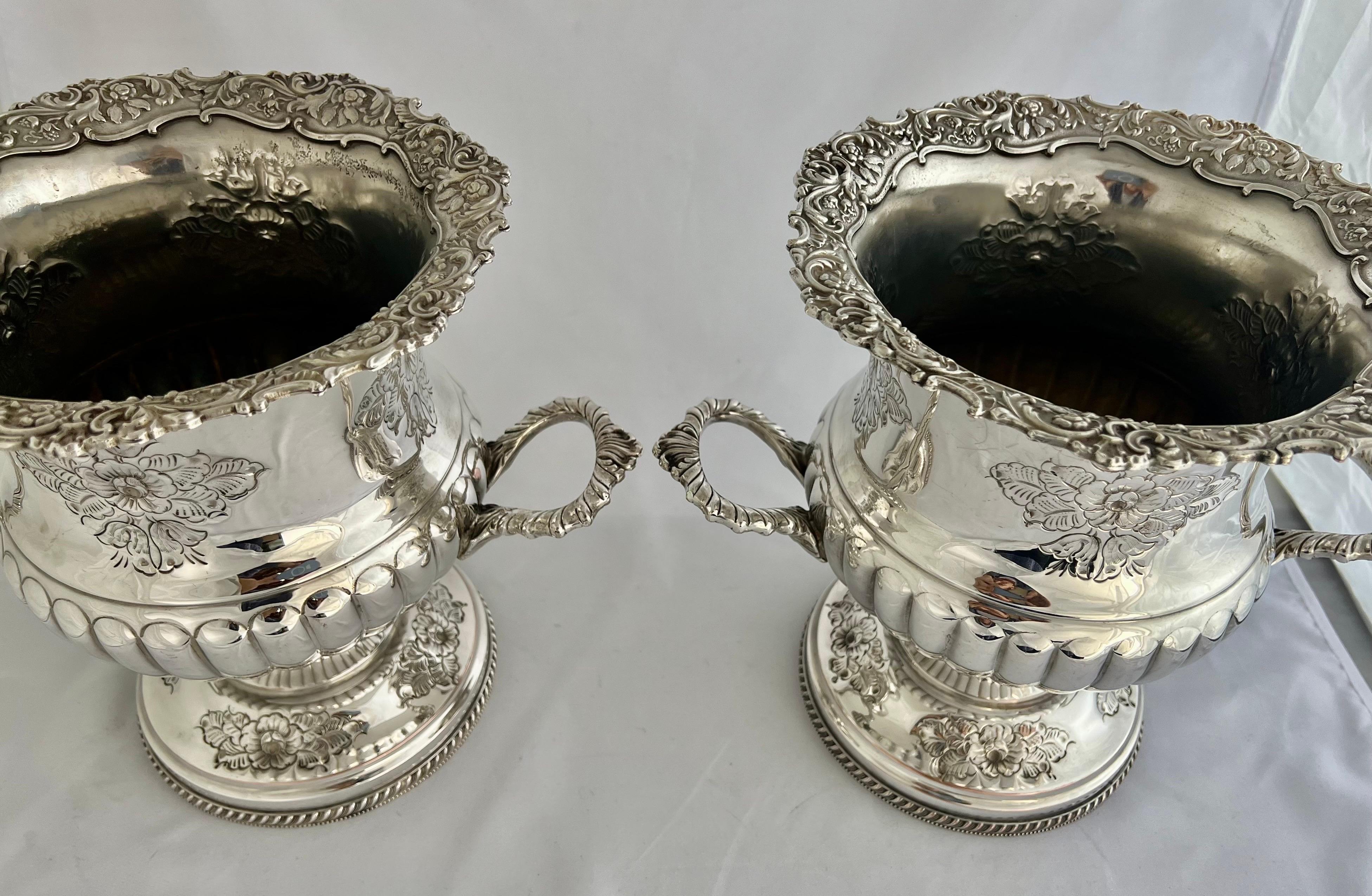 George III Paire d'objets du début du 19e s. Rafraîchisseurs à vin anglais Sheffield par Boulton en vente