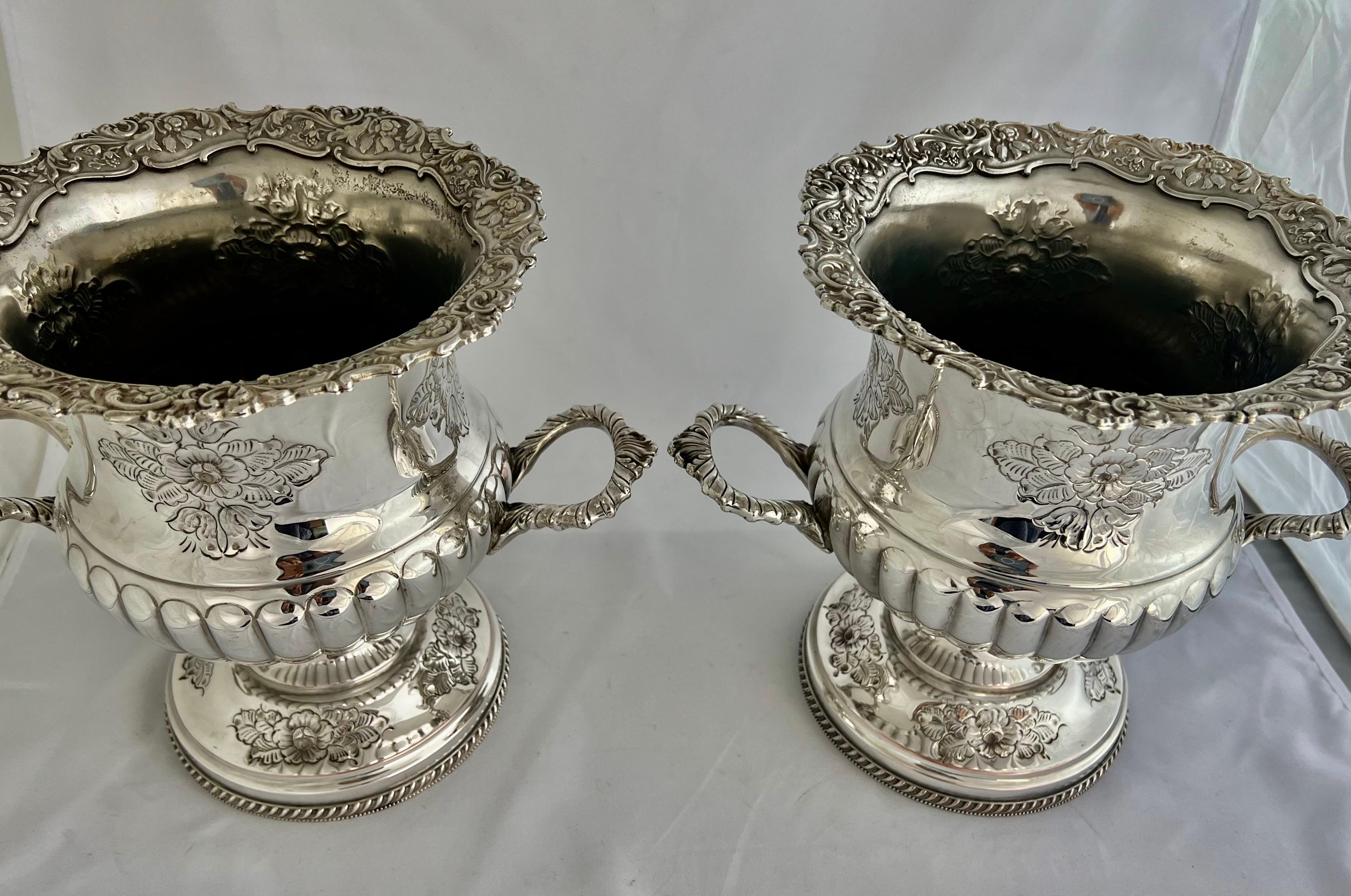 XIXe siècle Paire d'objets du début du 19e s. Rafraîchisseurs à vin anglais Sheffield par Boulton en vente