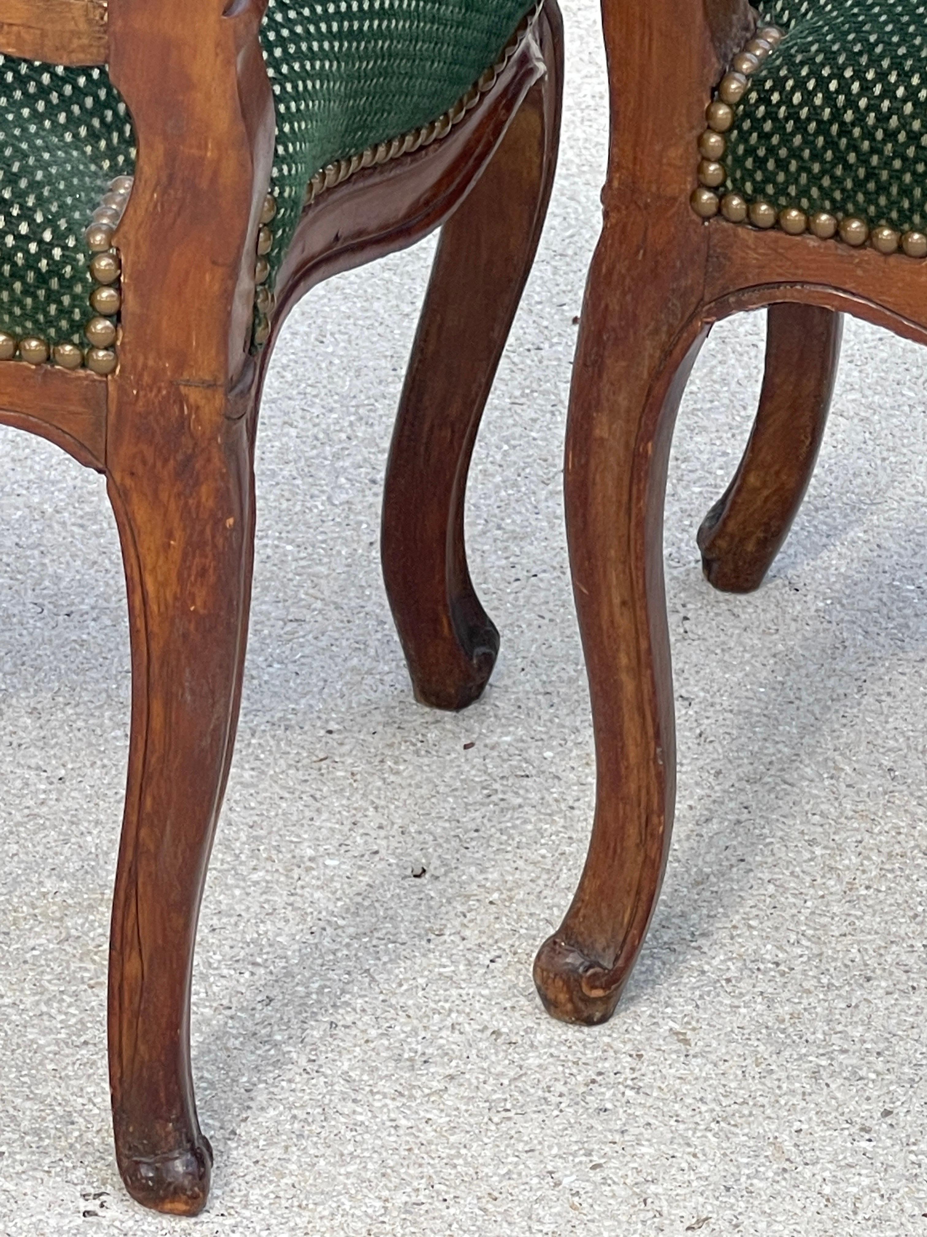 Pareja de relojes de principios del siglo XIX C Sillas Bergère Francesas Estilo Luis XV en venta 8