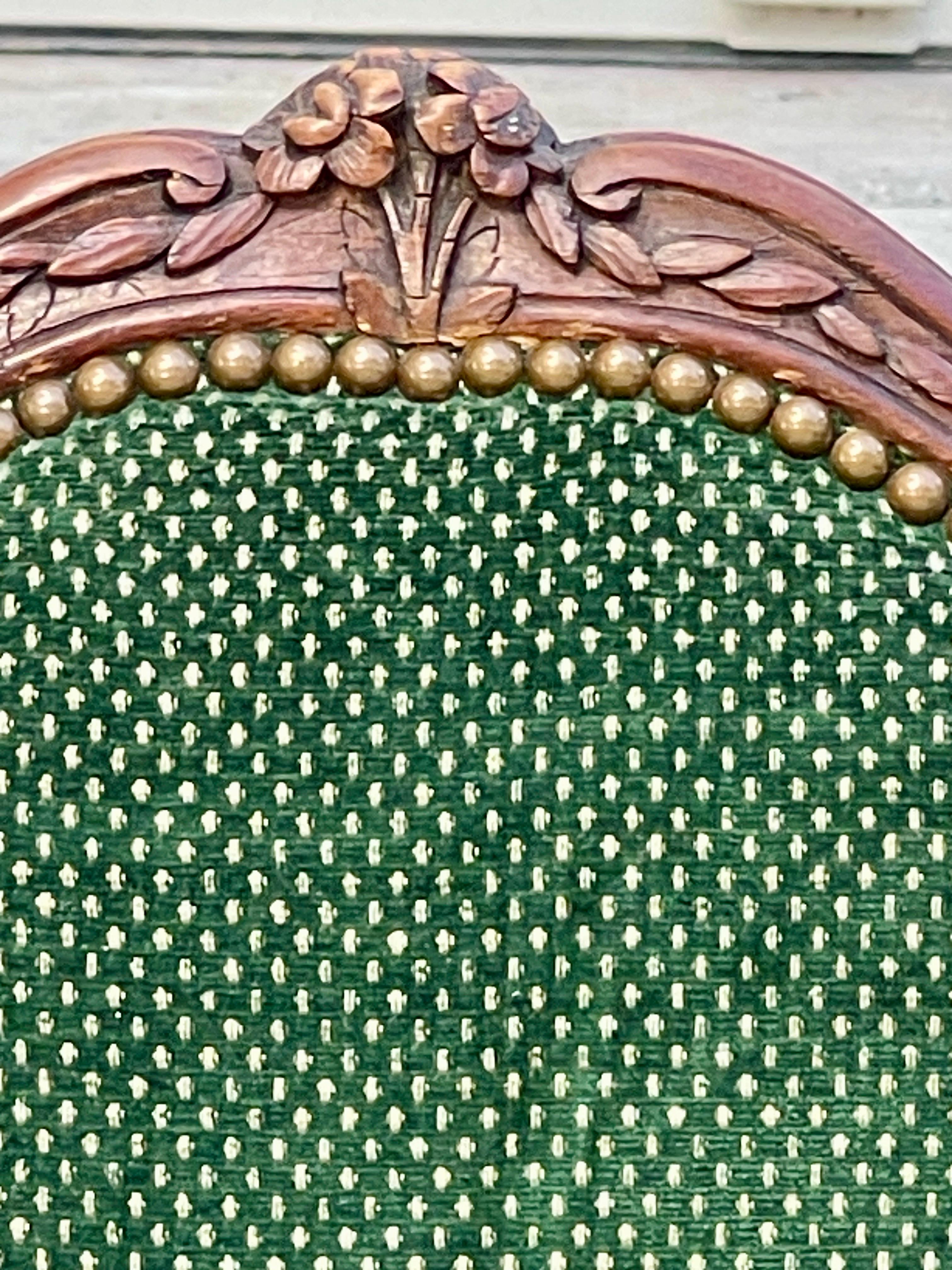 Pareja de relojes de principios del siglo XIX C Sillas Bergère Francesas Estilo Luis XV en venta 14