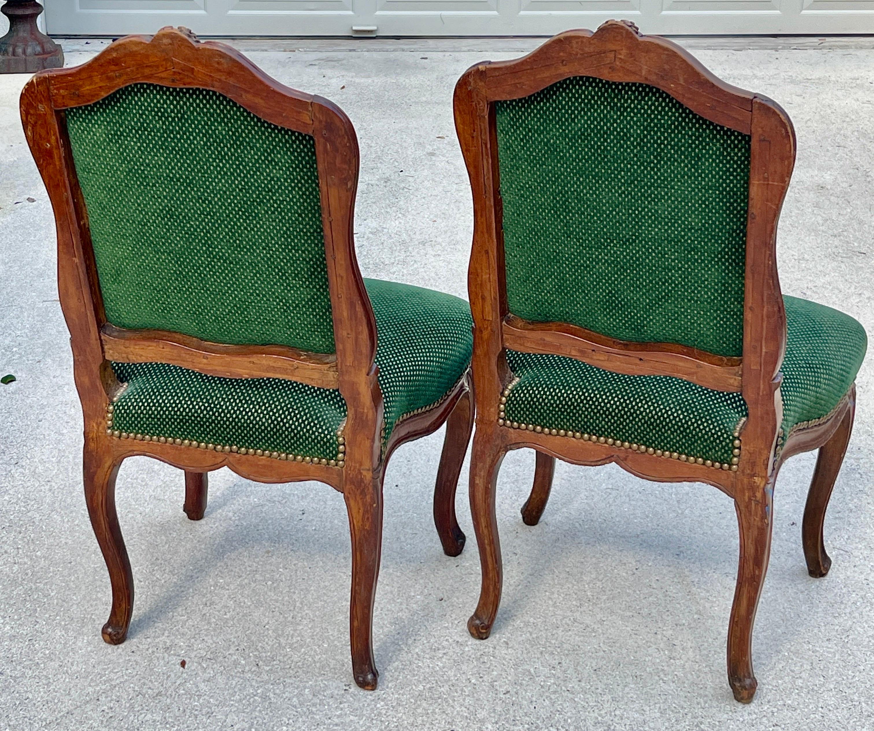 Pareja de relojes de principios del siglo XIX C Sillas Bergère Francesas Estilo Luis XV Francés en venta