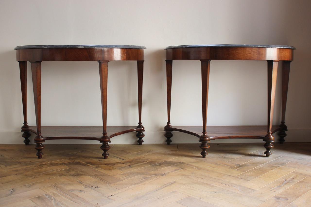 Pair of Early 19th Century Italian Console Tables in Walnut In Good Condition In Gloucestershire, GB