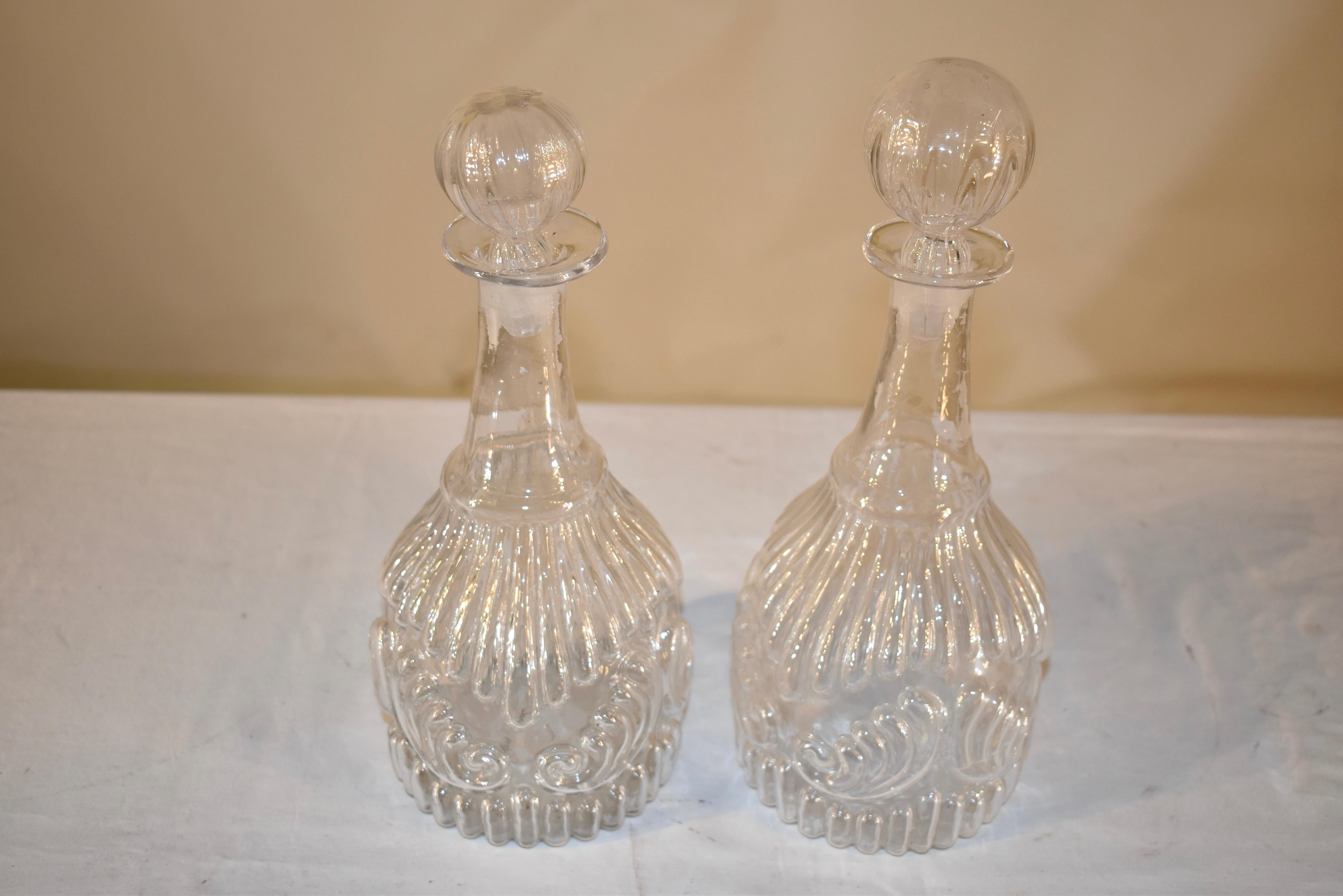 Pair of Early 19th Century American Mold Blown Decanters In Good Condition For Sale In High Point, NC