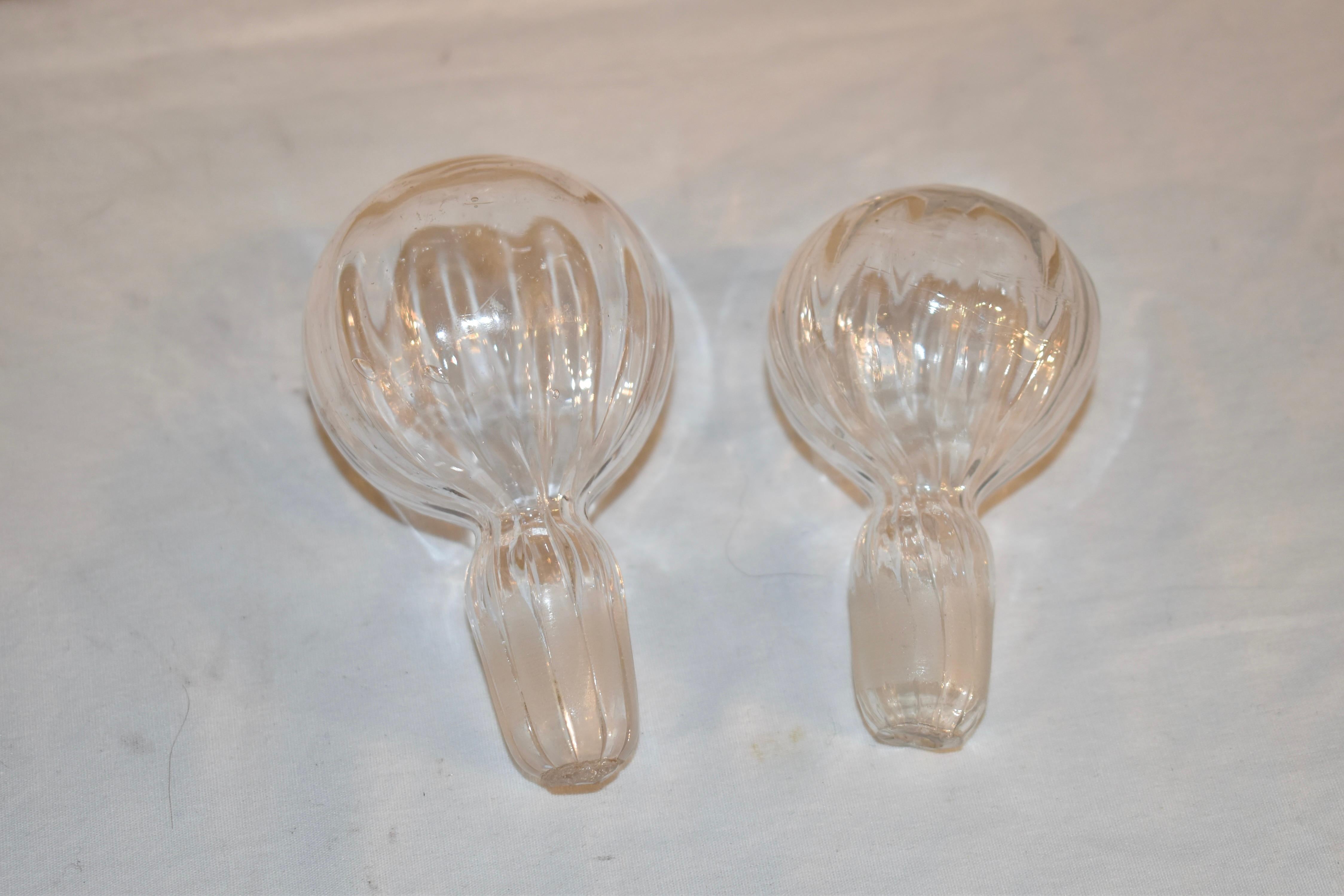 Pair of Early 19th Century American Mold Blown Decanters For Sale 2