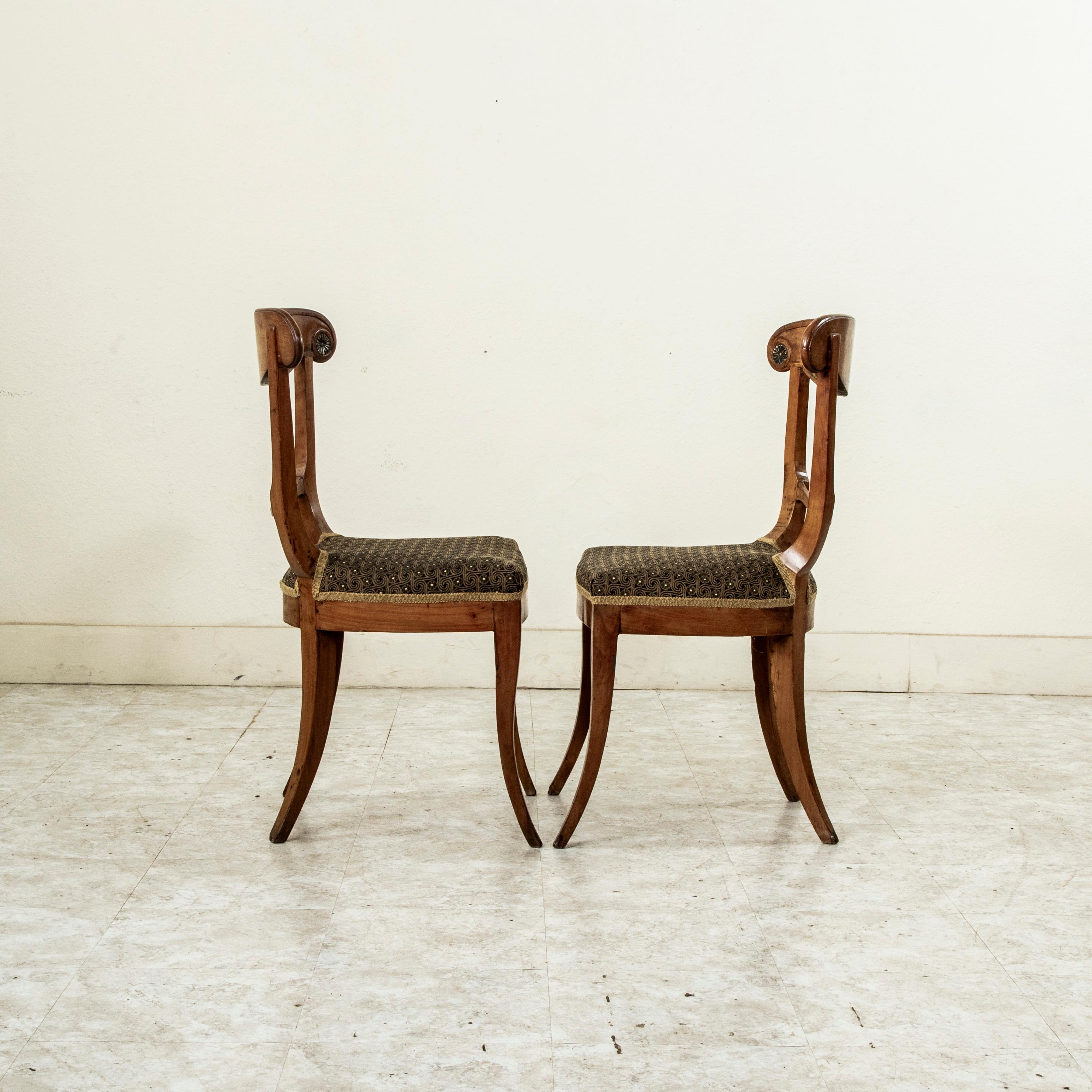 Pair of Early 19th Century Austrian Biedermeier Walnut Side Chairs For Sale 1