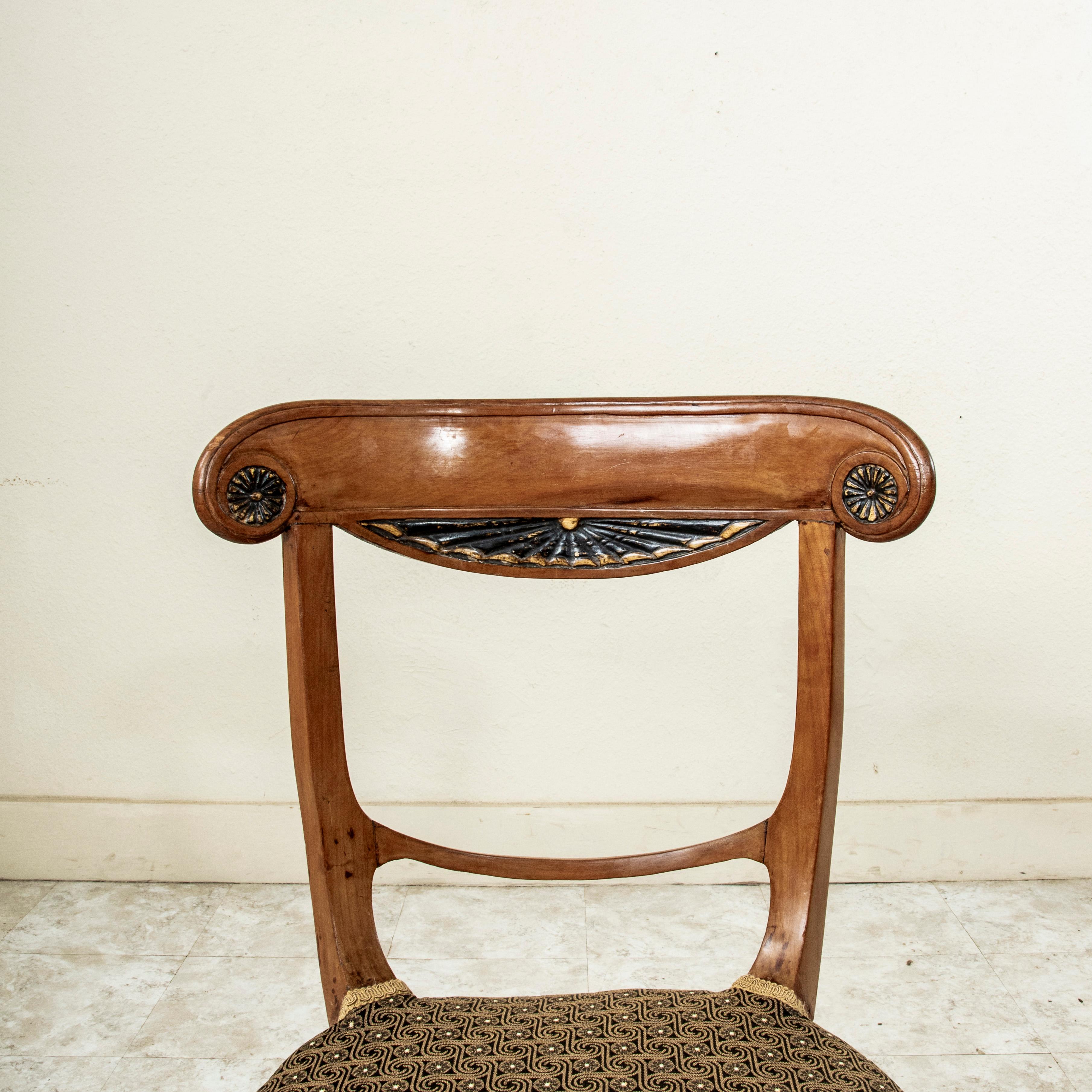 Pair of Early 19th Century Austrian Biedermeier Walnut Side Chairs For Sale 2