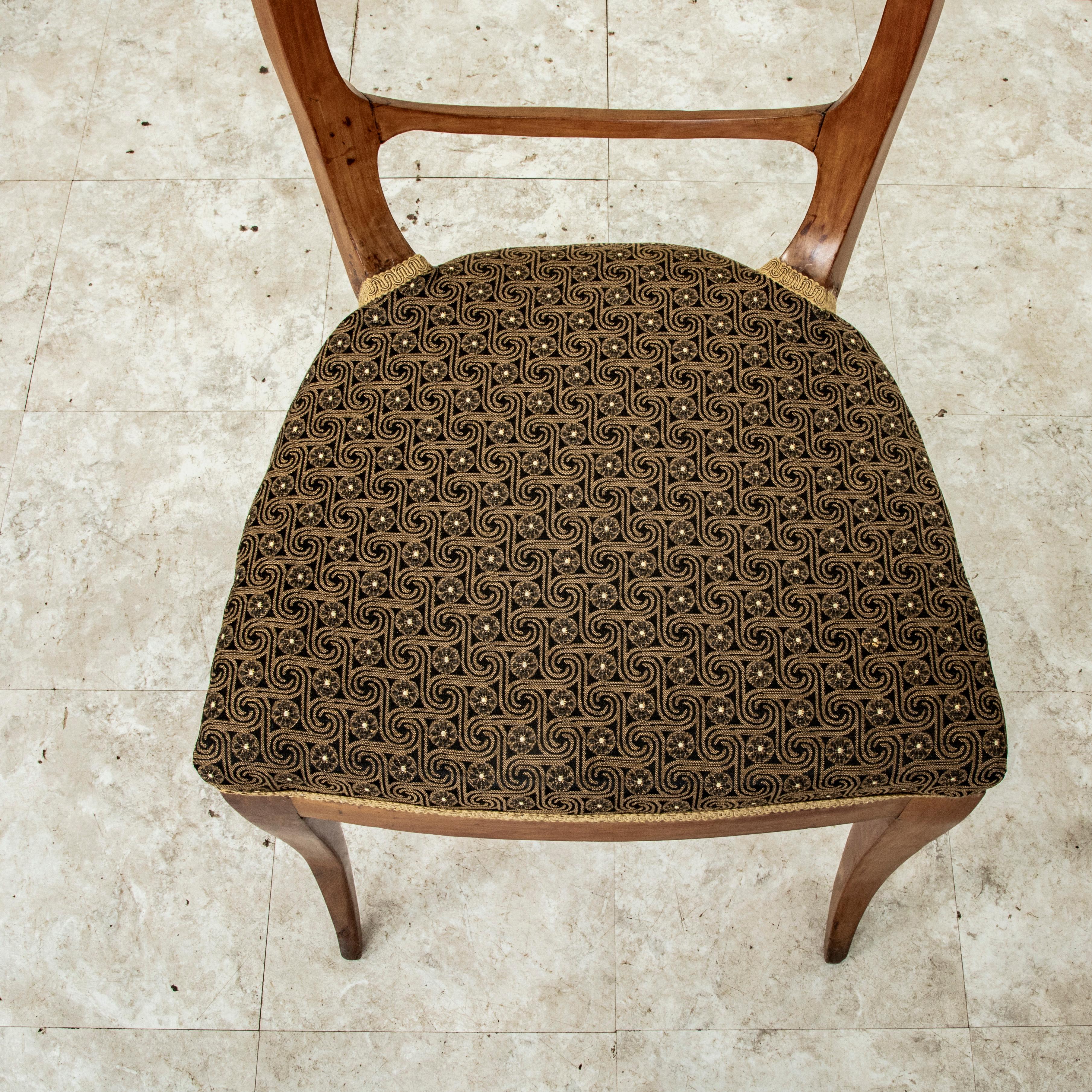 Pair of Early 19th Century Austrian Biedermeier Walnut Side Chairs For Sale 3