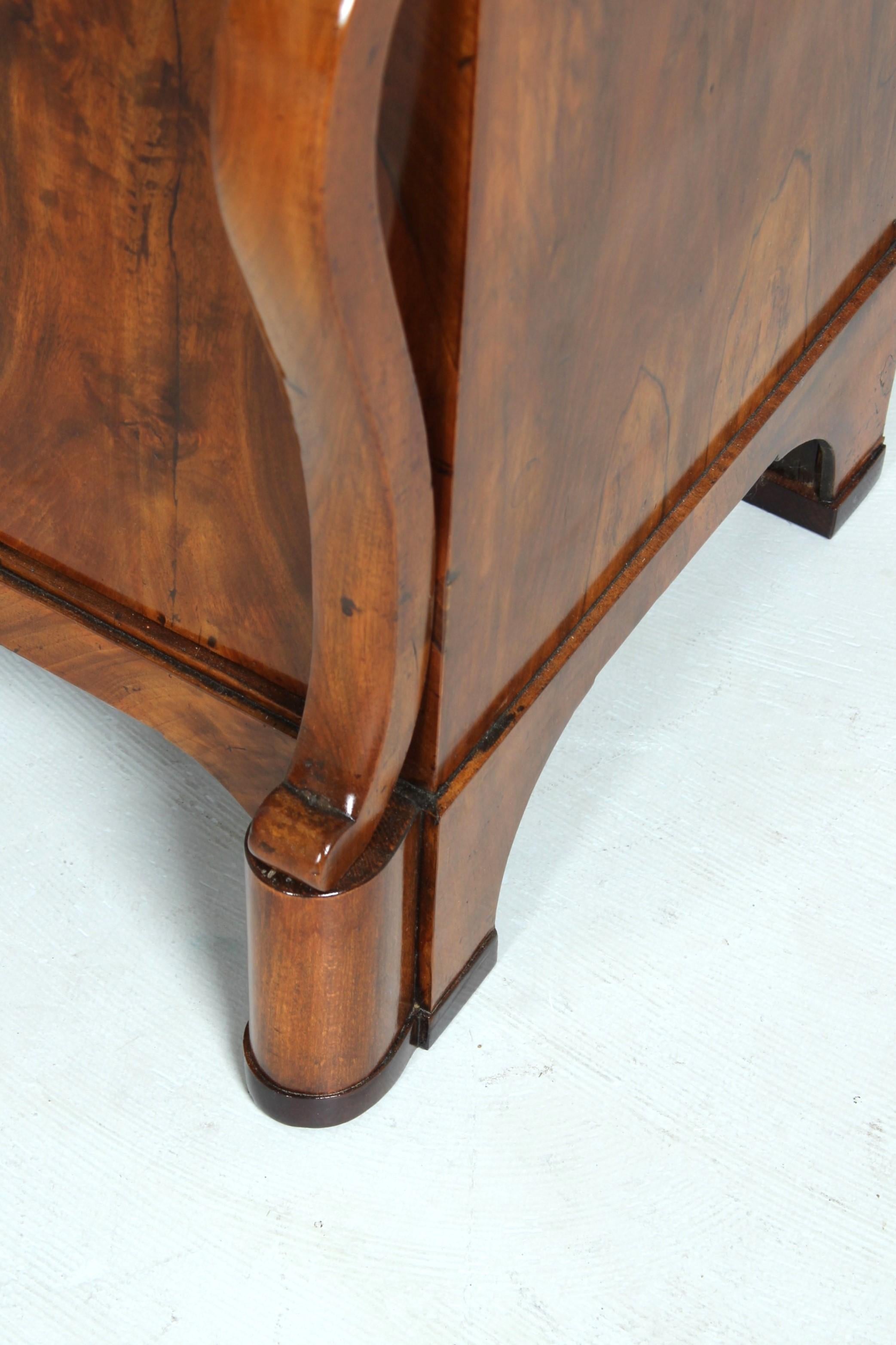 Pair of Early 19th Century Biedermeier Chests or Sideboards, Walnut, c. 1825 5