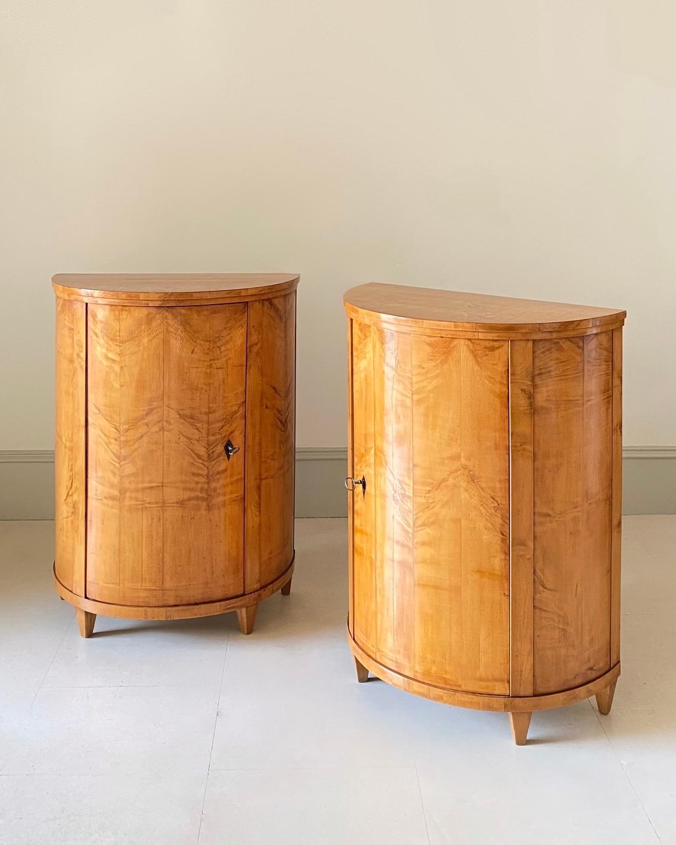 Pair of early 19th Century Biedermeier Maple Demi-lune Side Cabinets. In Good Condition In Madrid, MD