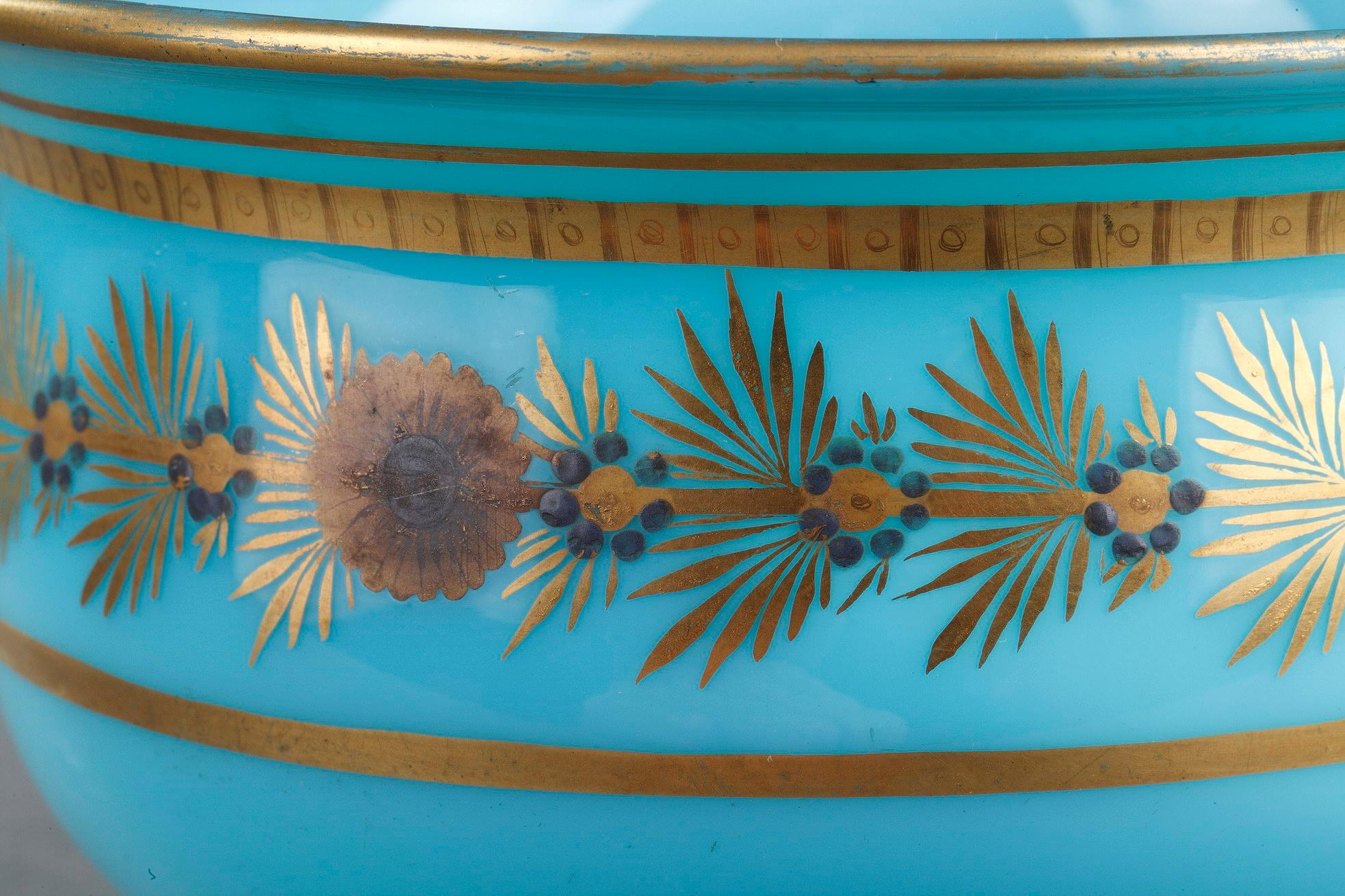 XIXe siècle Paire de coupes en opaline bleue du début du 19e siècle par Desvignes
