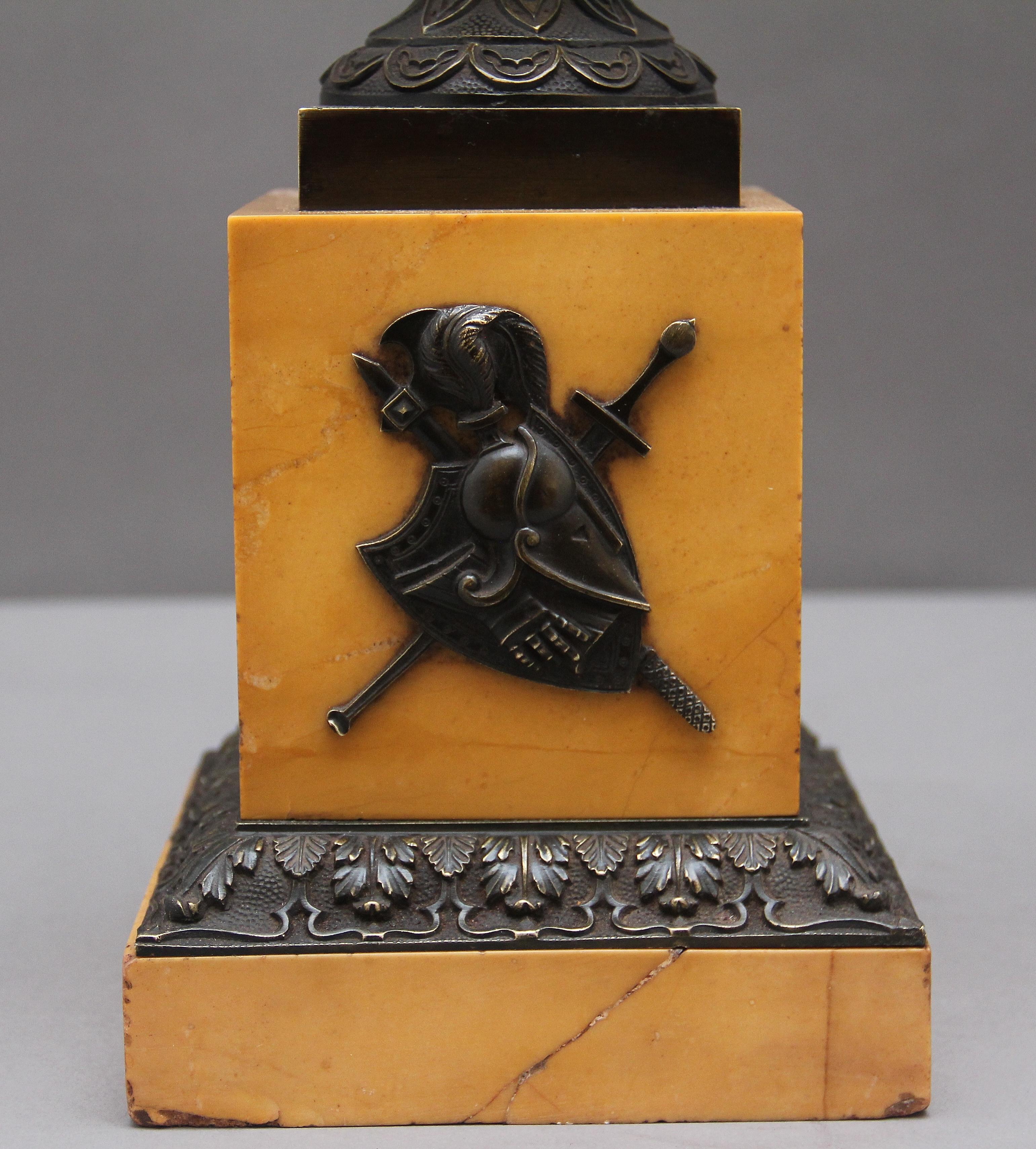 Coppia di urne in bronzo dell'inizio del XIX secolo in vendita 4