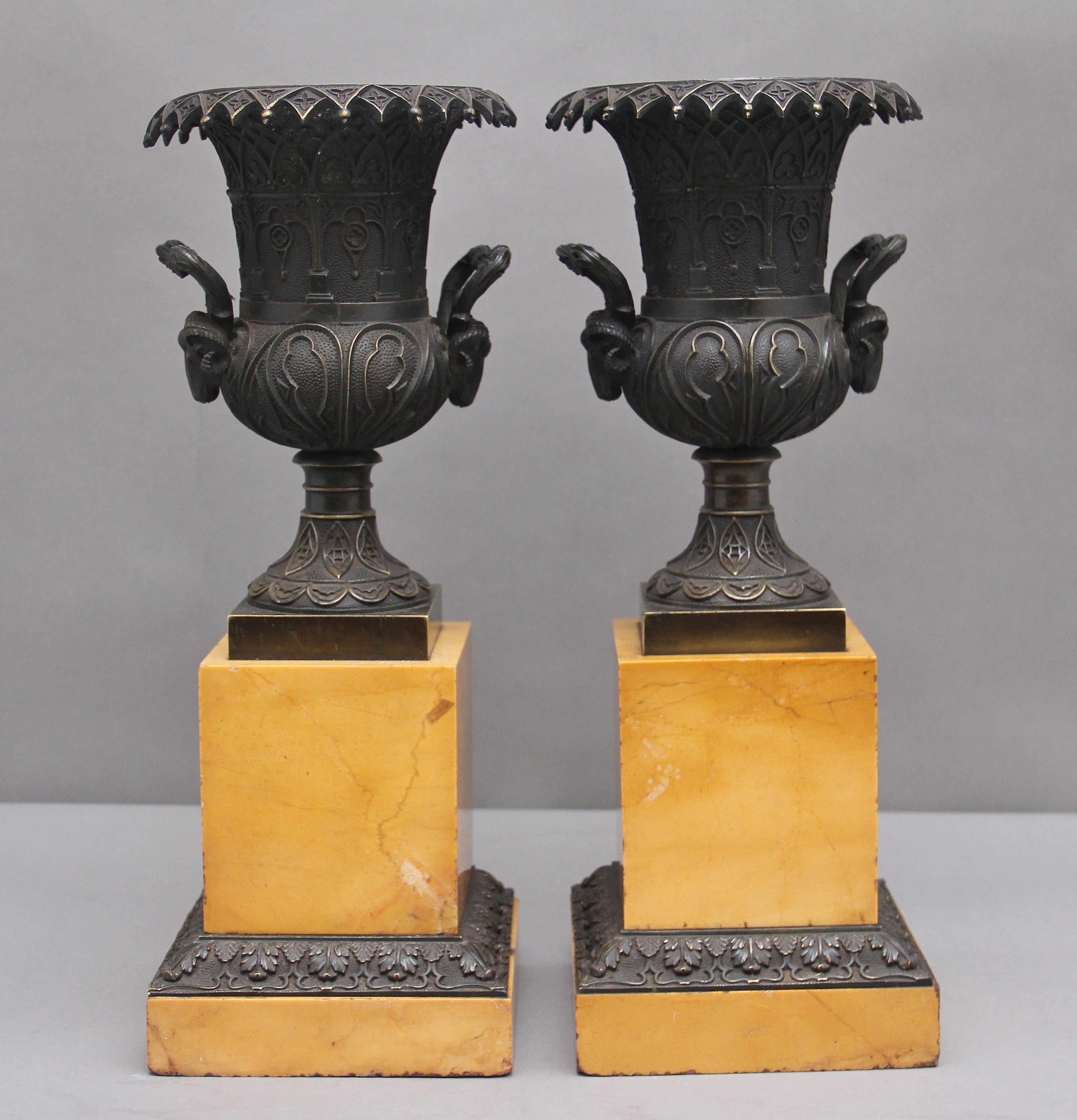 Pair of Early 19th Century Bronze Urns In Good Condition For Sale In Martlesham, GB