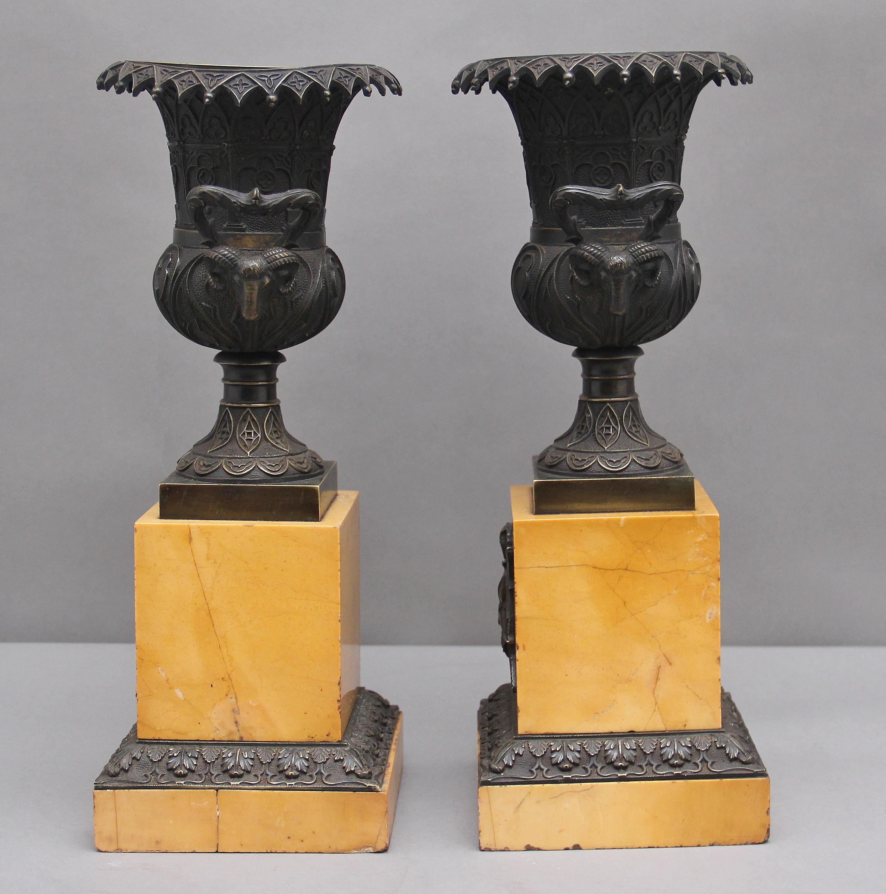 Pair of Early 19th Century Bronze Urns For Sale 1