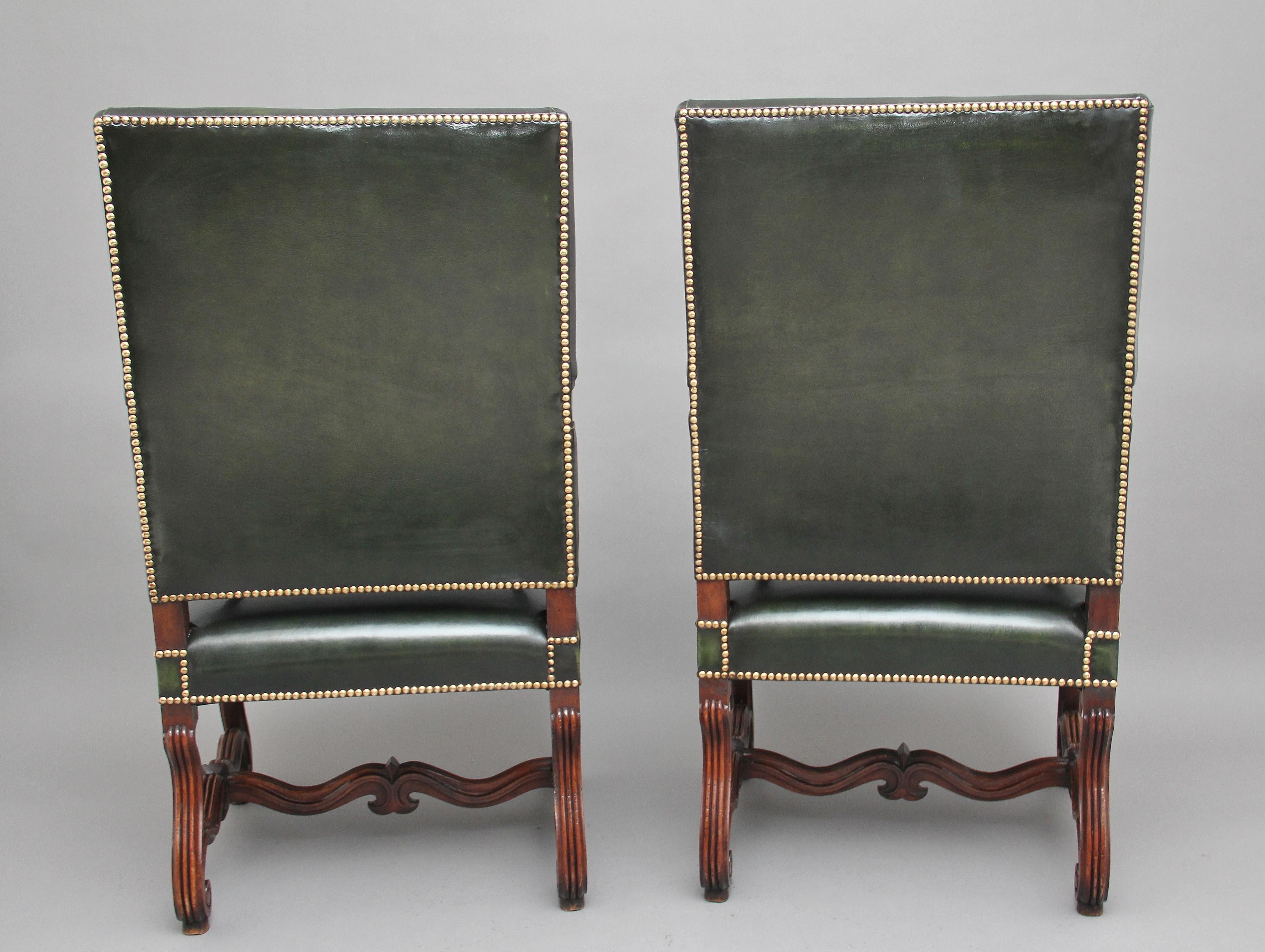 Pair of Early 19th Century Carved Walnut Armchairs In Good Condition In Martlesham, GB