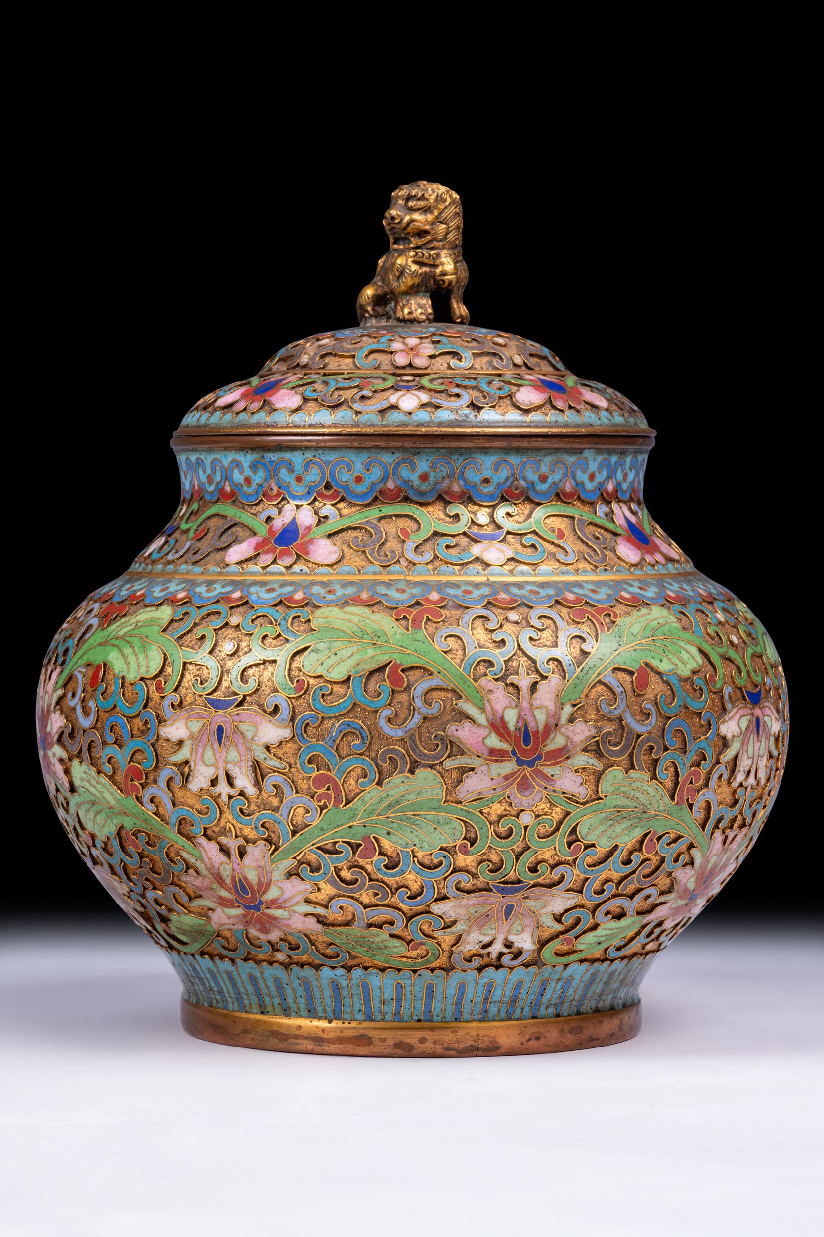 Pair of Early 19th Century Chinese Cloisonne Enamel Bowls & Covers, Qing Dynasty 1