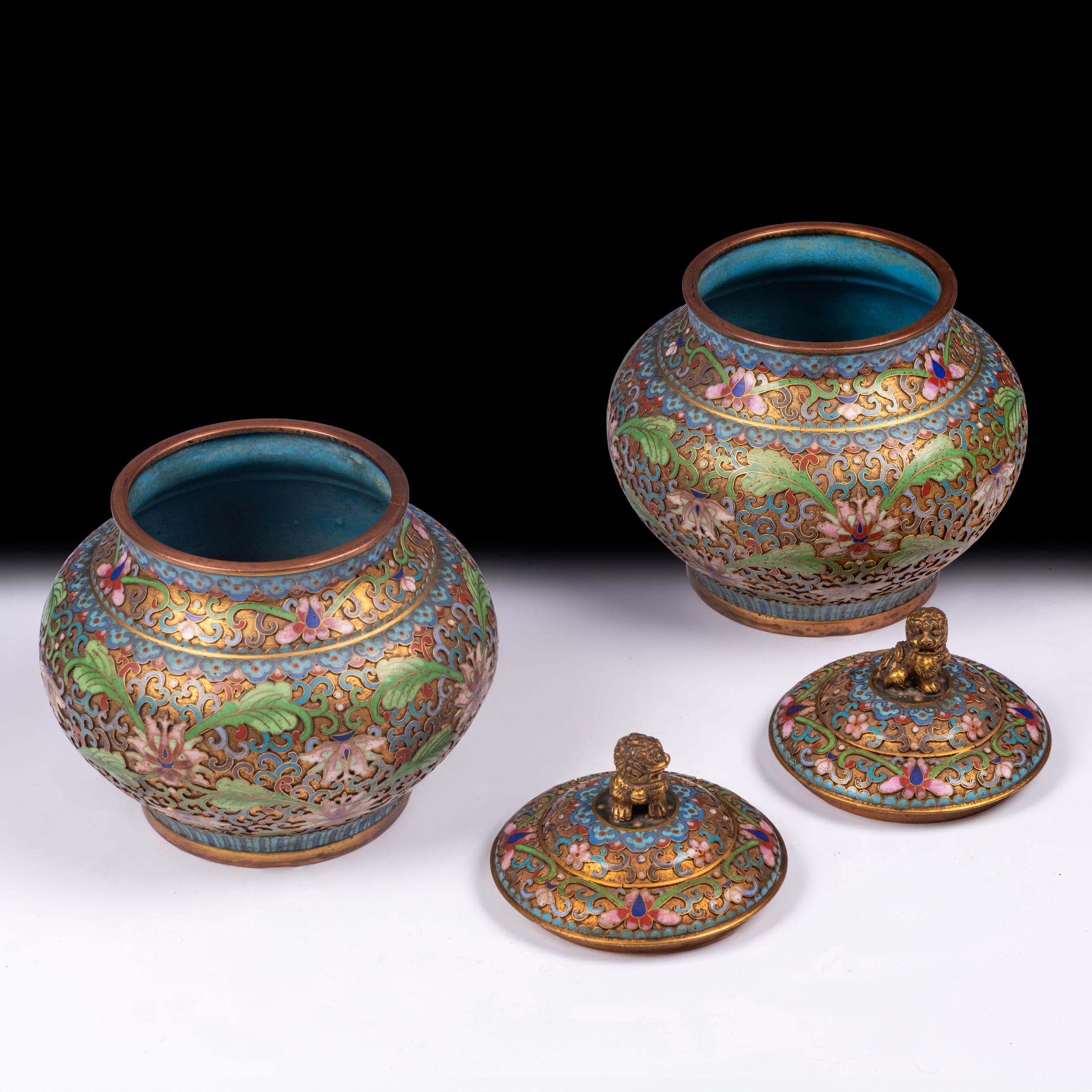 Pair of Early 19th Century Chinese Cloisonne Enamel Bowls & Covers, Qing Dynasty 3