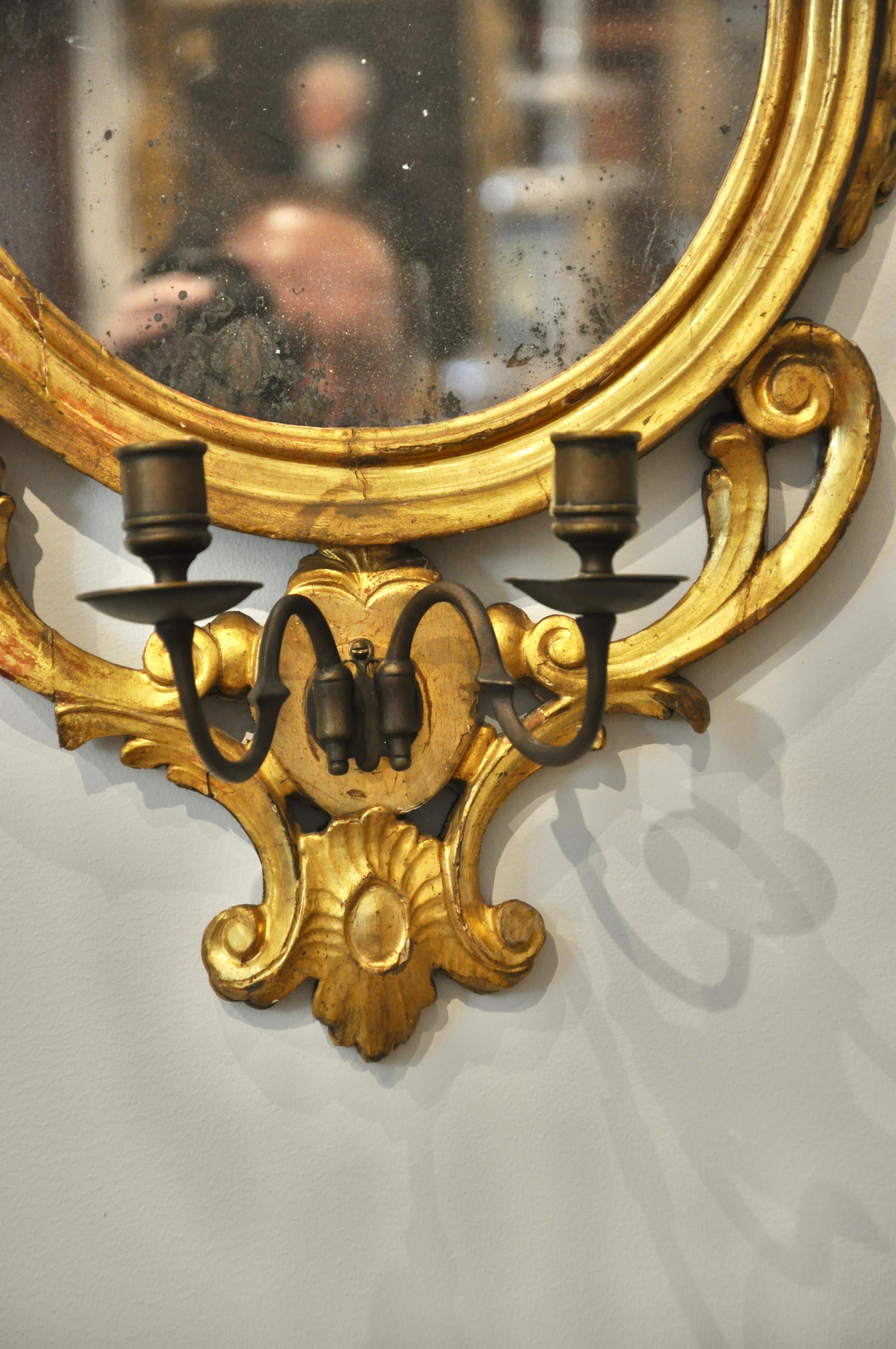 Pair of Early 19th Century Continental Neoclassical Giltwood Sconce Mirrors For Sale 2