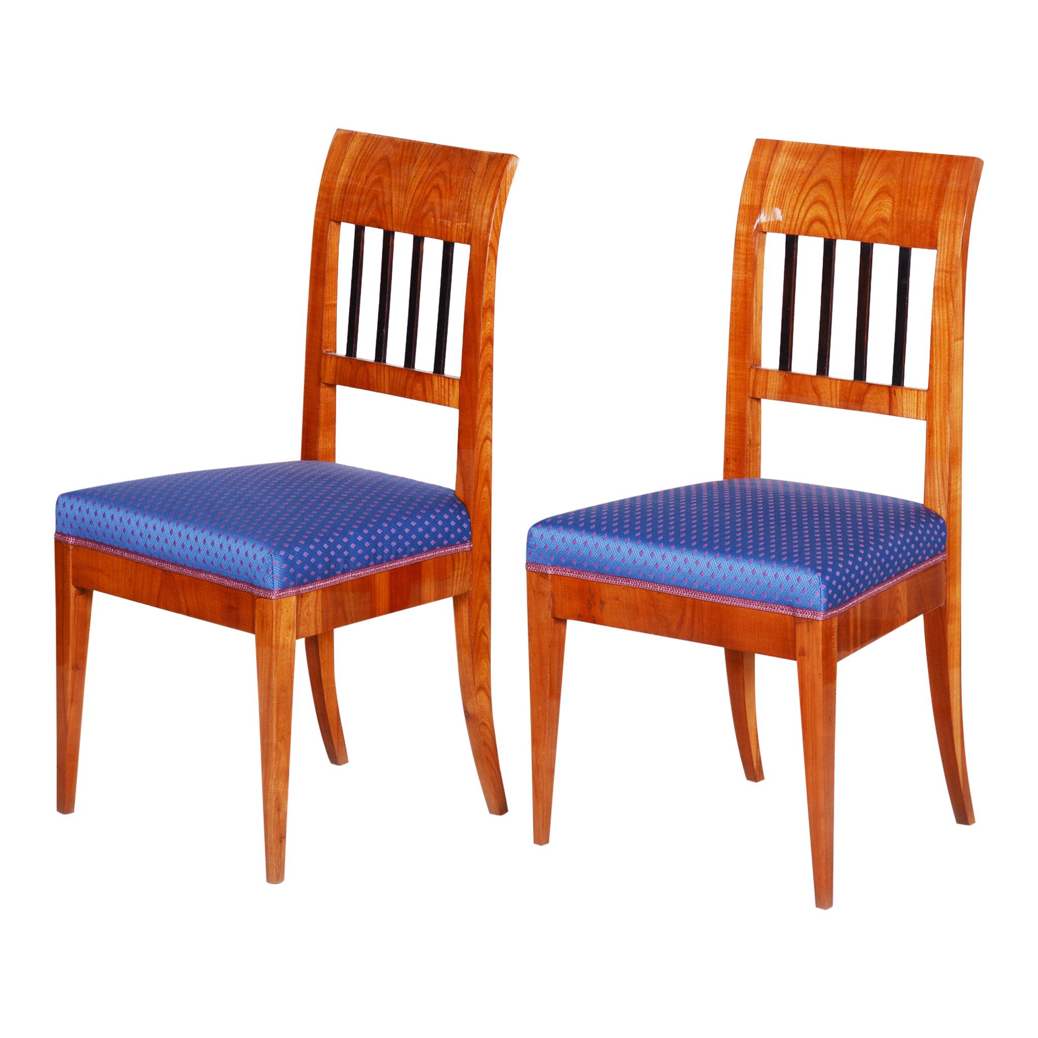 Pair of Early 19th Century Czech Biedermeier Chairs, Czechia, Cherry Tree, 1820s For Sale