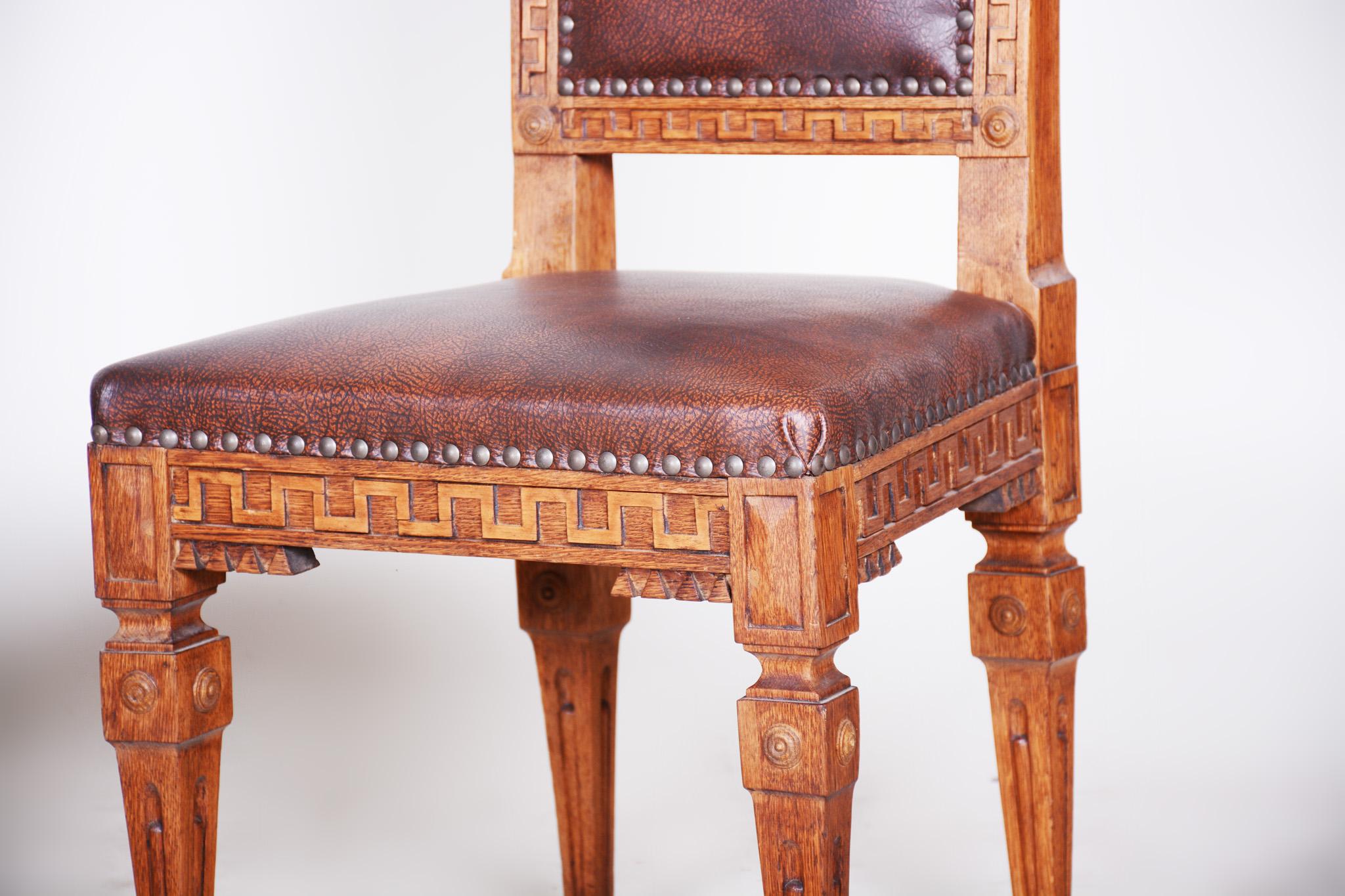 Pair of Biedermeier chairs
Completely restored, upholstery included.
Source: Czechia (Bohemia)
Material: Oak and High quality leather.
Period: 1800-1809
Shellac-polish.





 